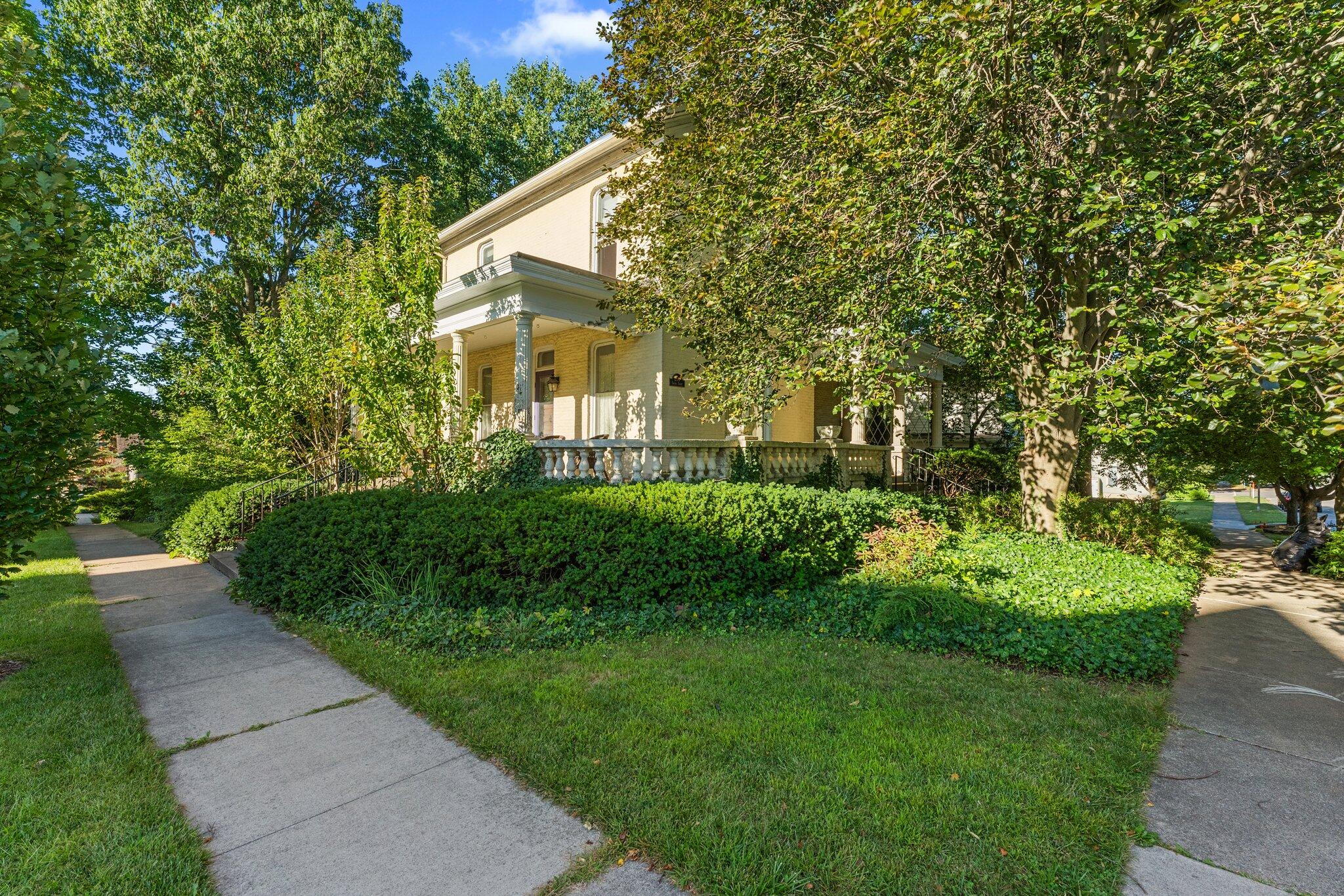 208 E Chicago Street