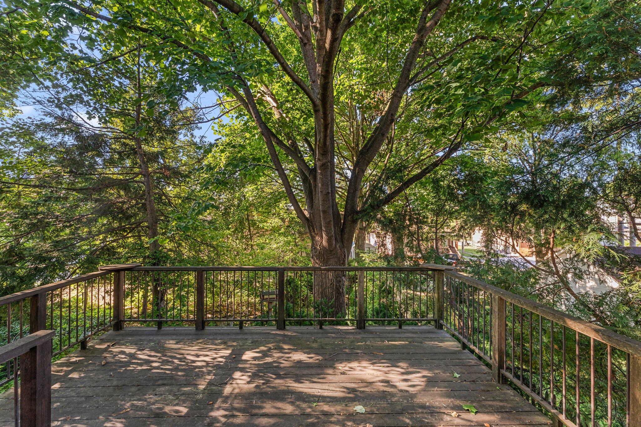 208 E Chicago Street