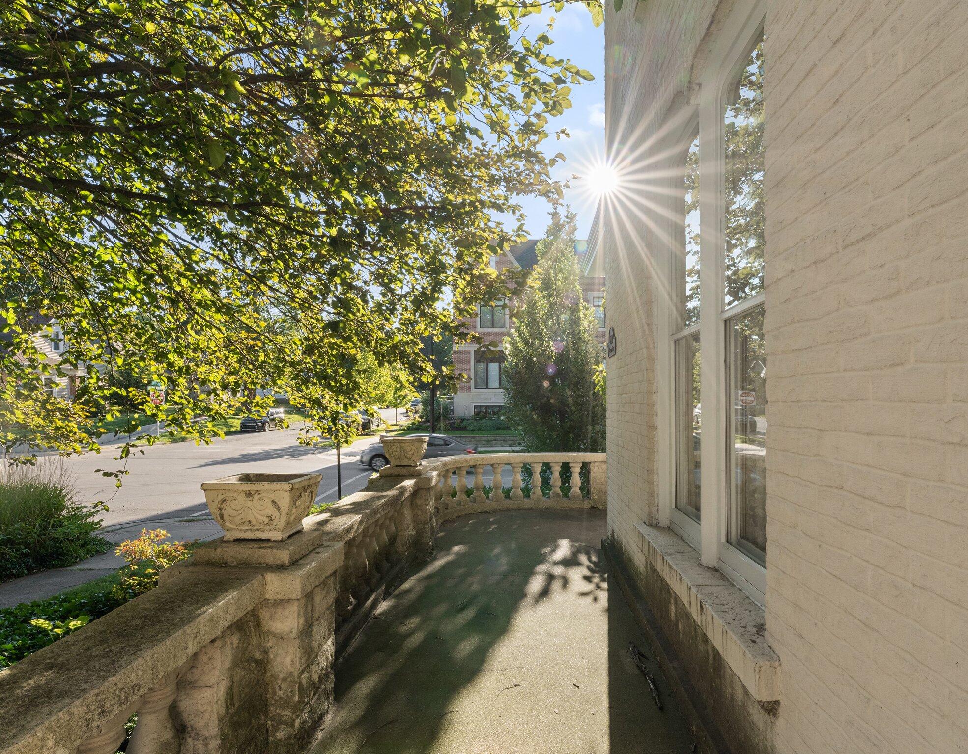 208 E Chicago Street