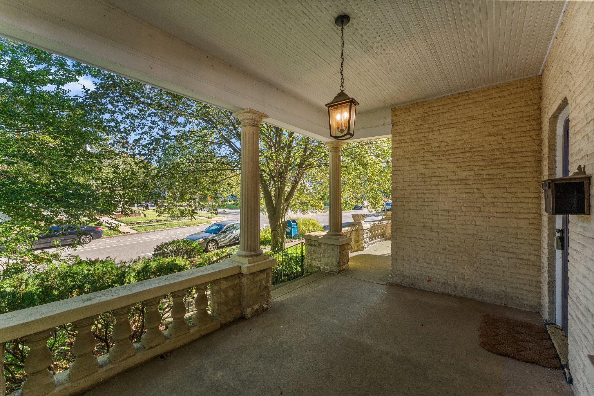 208 E Chicago Street