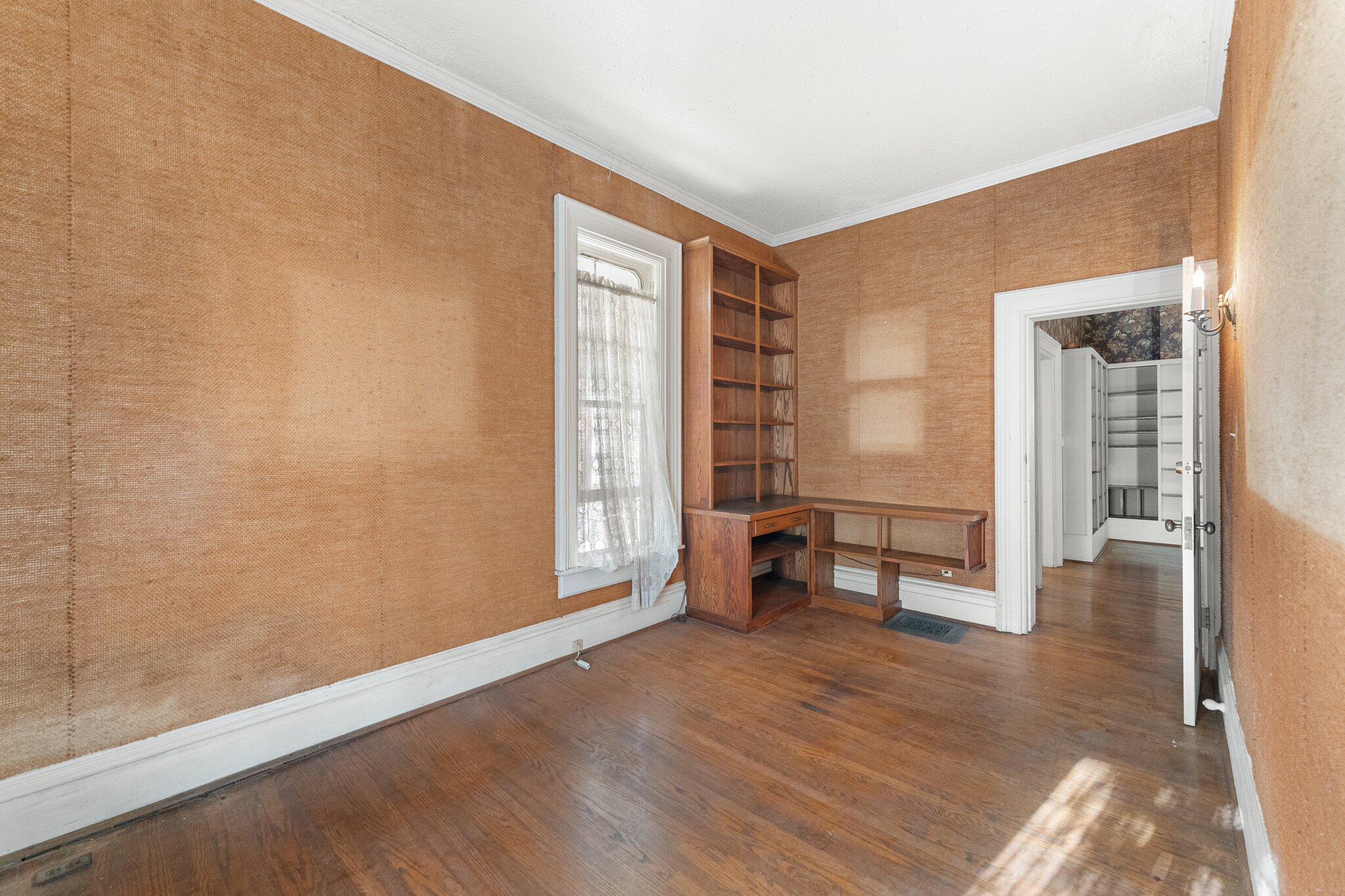 208 E Chicago Street