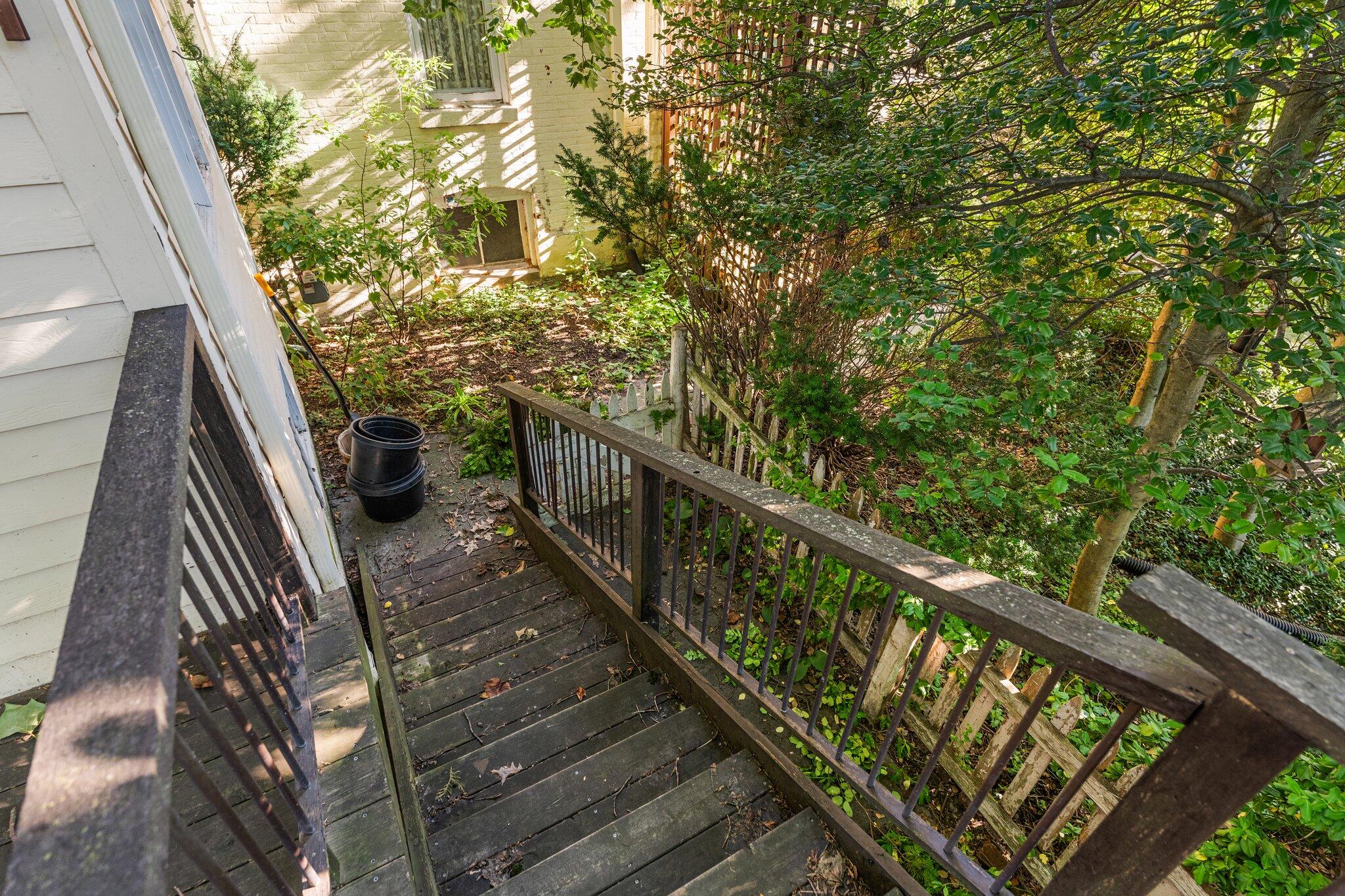 208 E Chicago Street