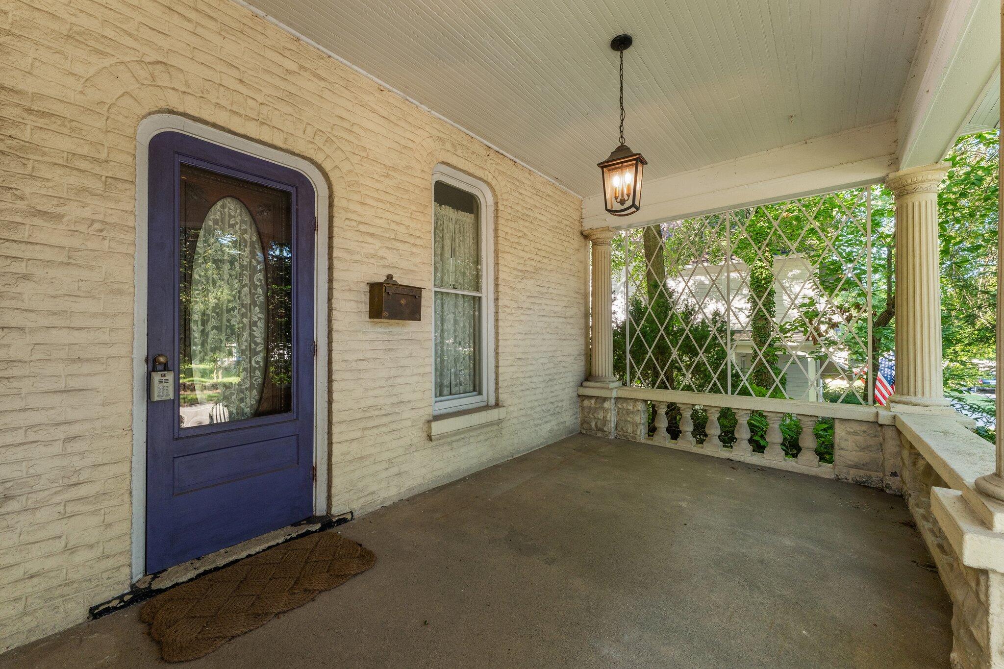 208 E Chicago Street