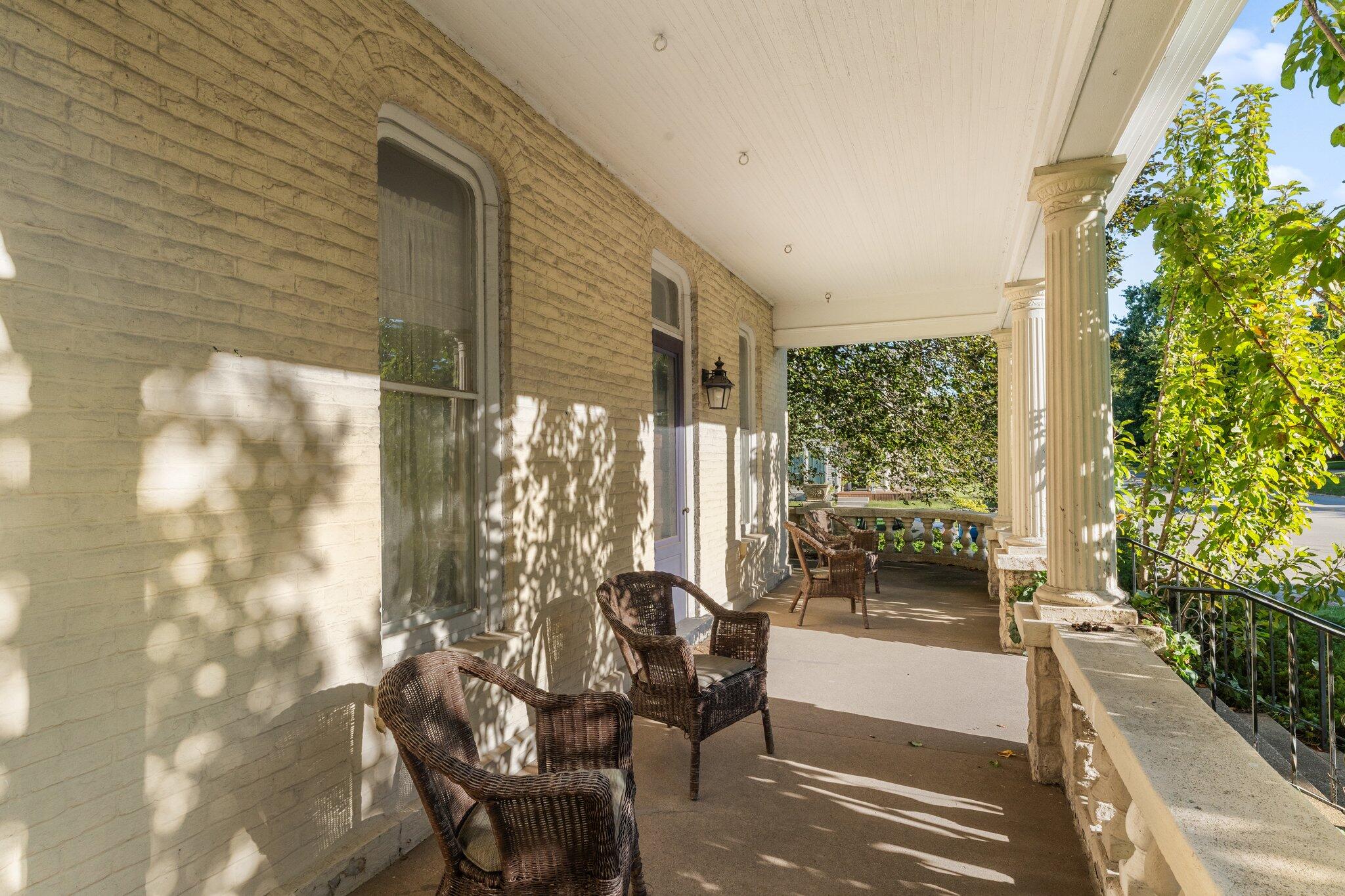 208 E Chicago Street