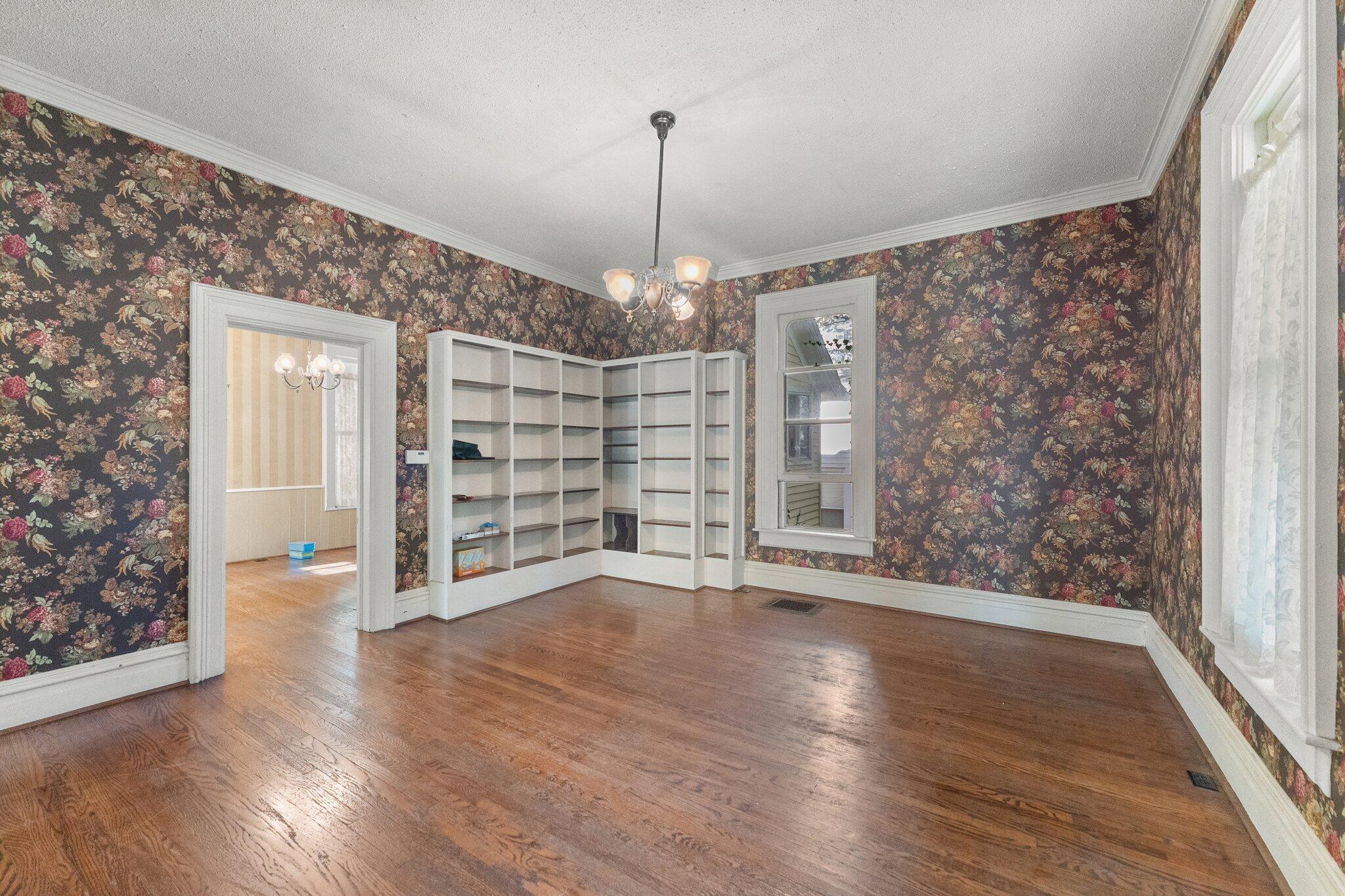 208 E Chicago Street