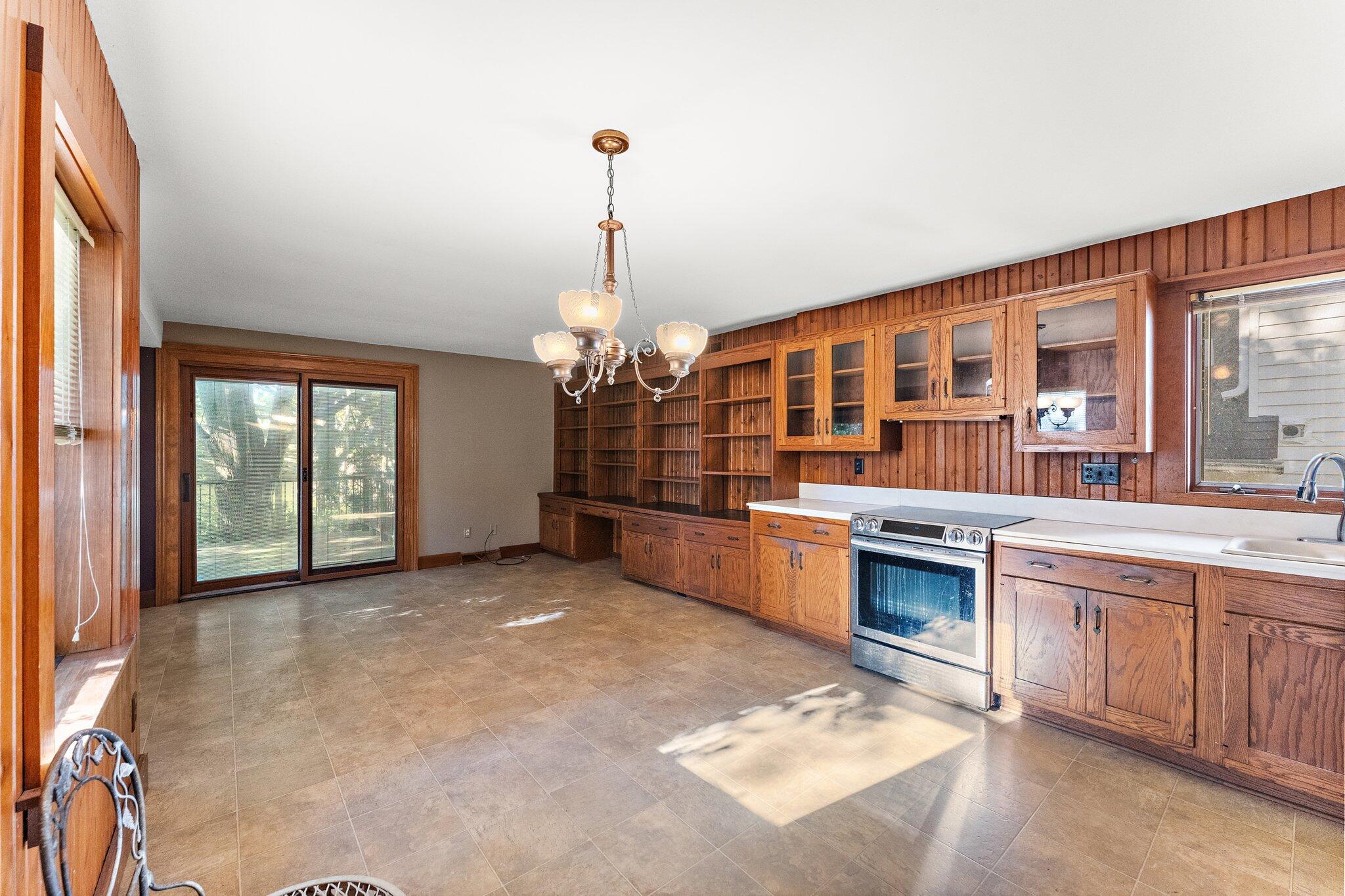 208 E Chicago Street