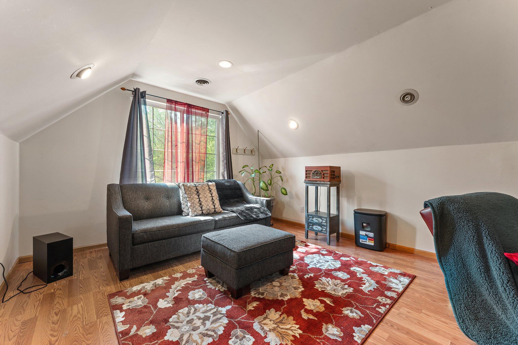 378 Lake Vista Court