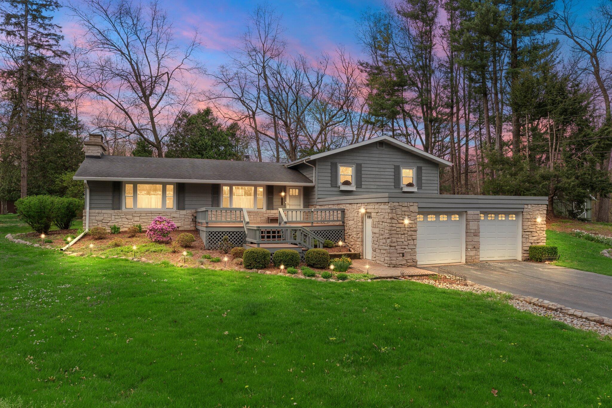 1854 Woodridge Circle
