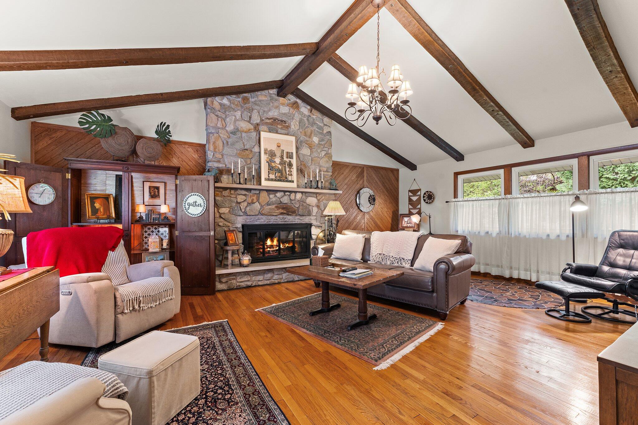 1854 Woodridge Circle