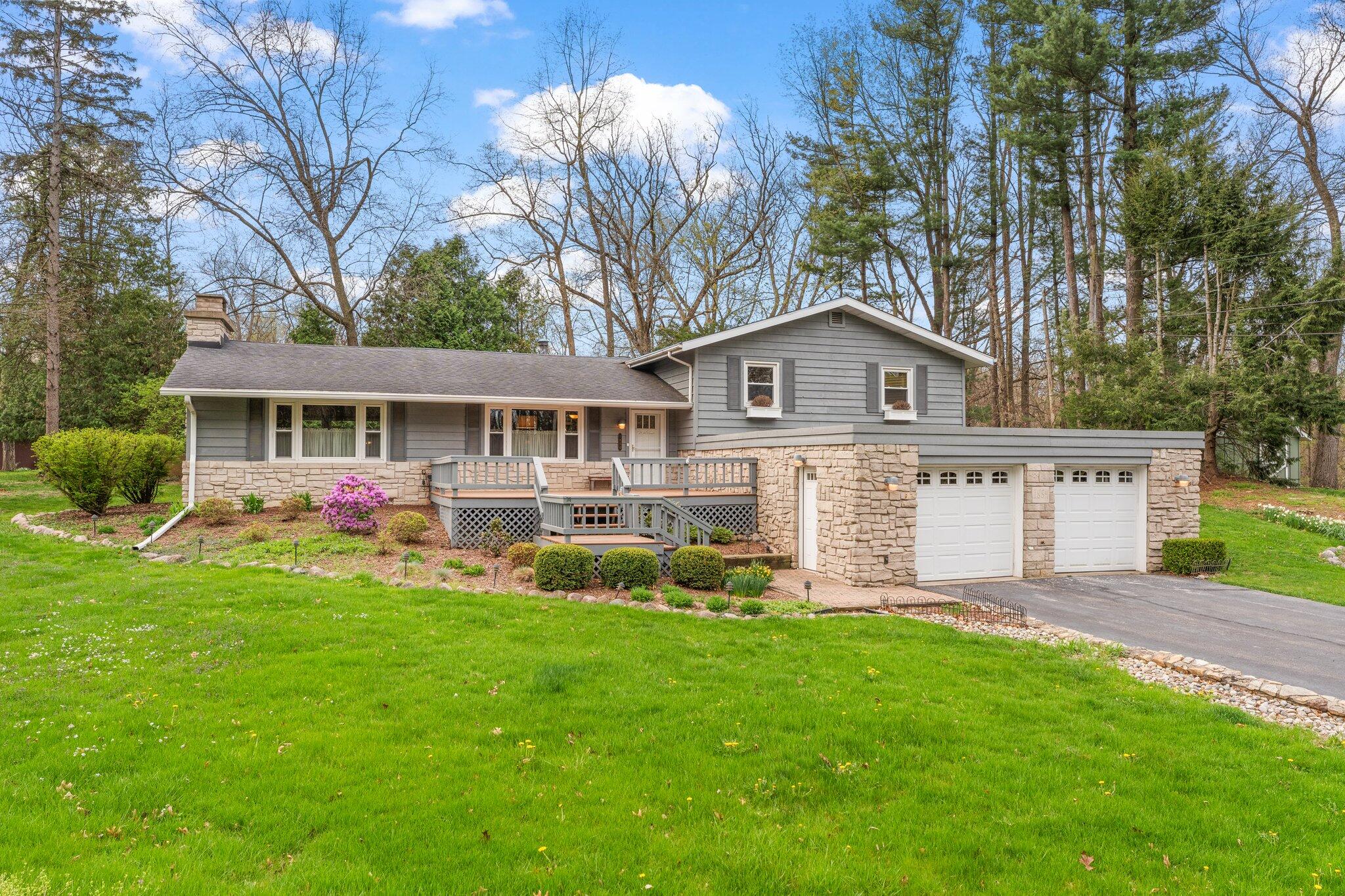 1854 Woodridge Circle