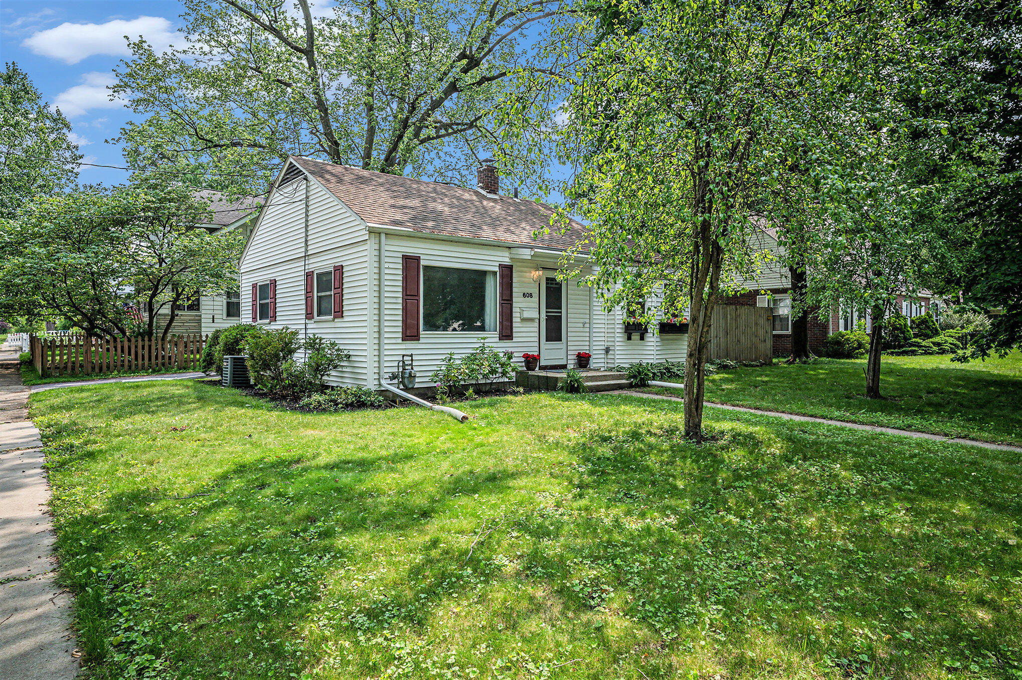 608 Oak Street