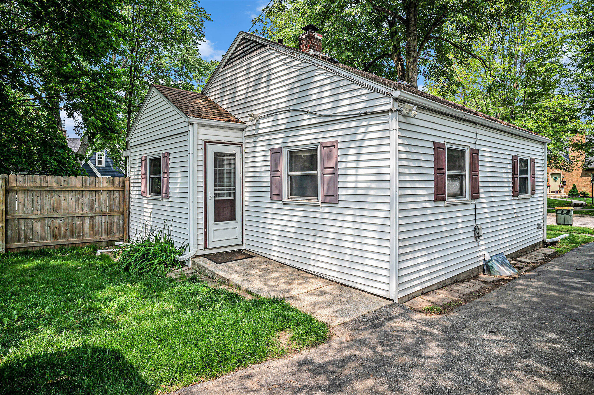 608 Oak Street