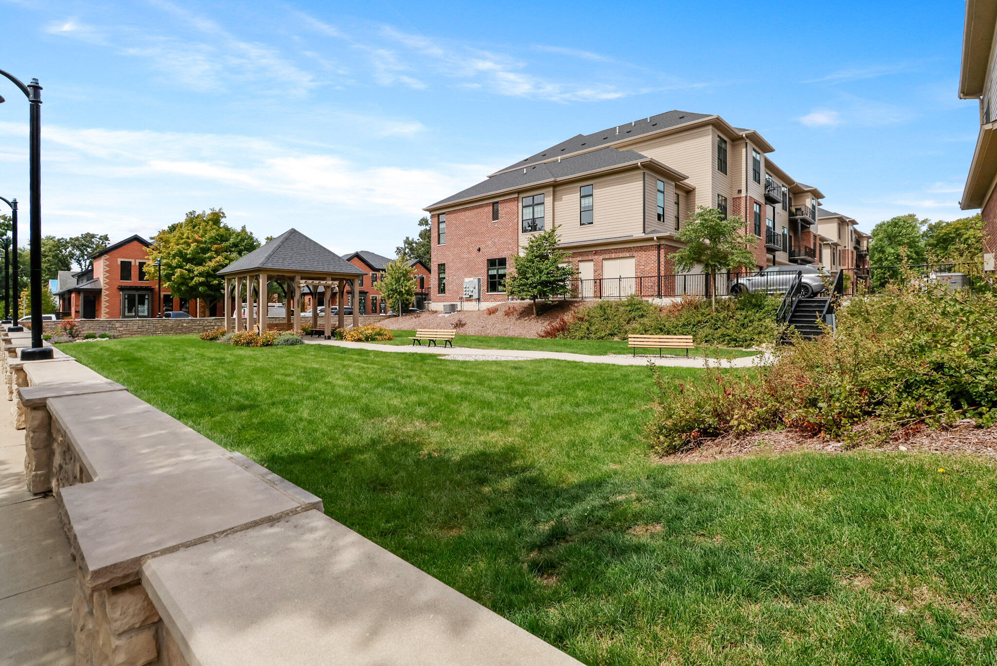 208 N Campbell Street Unit: #202