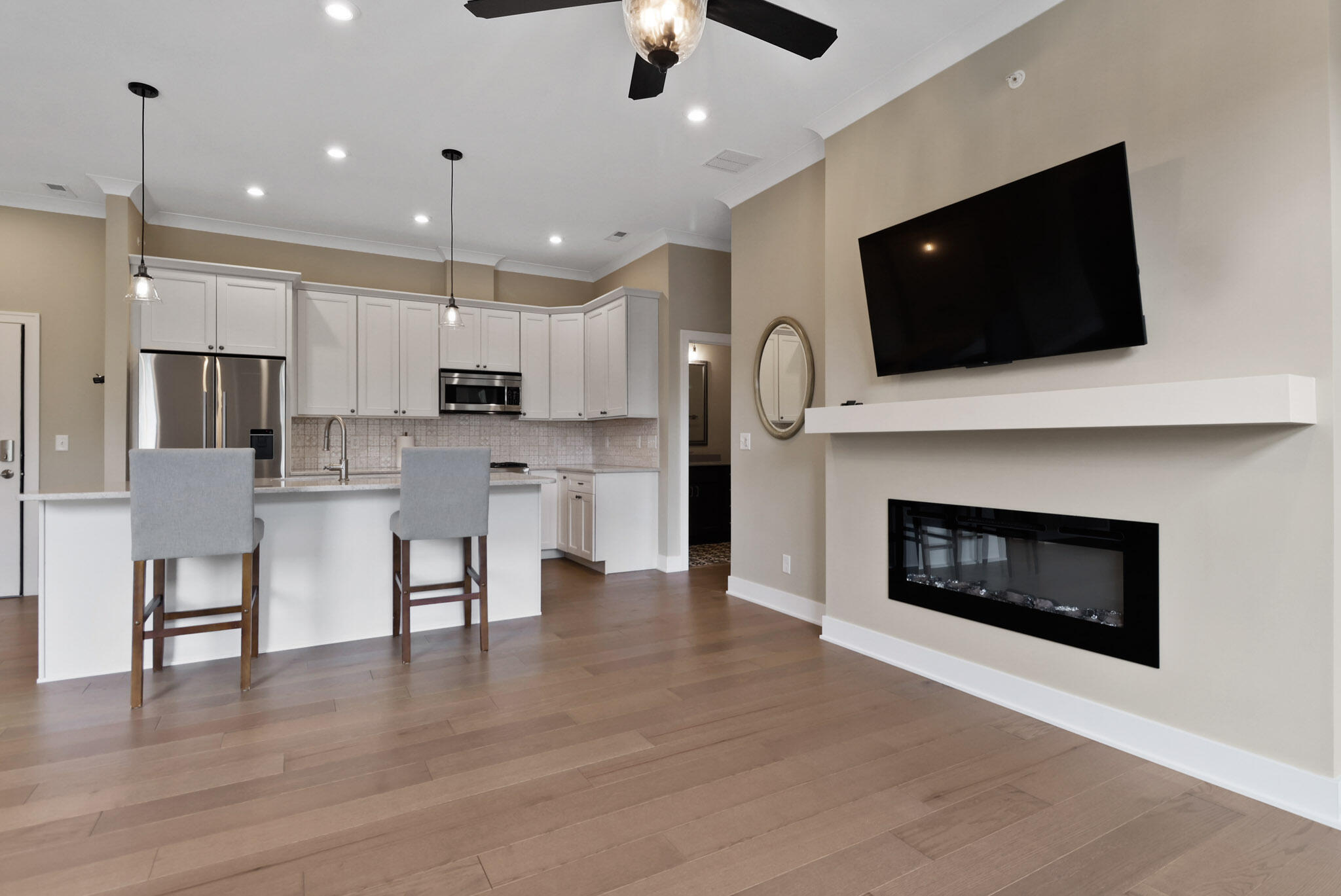 208 N Campbell Street Unit: #202