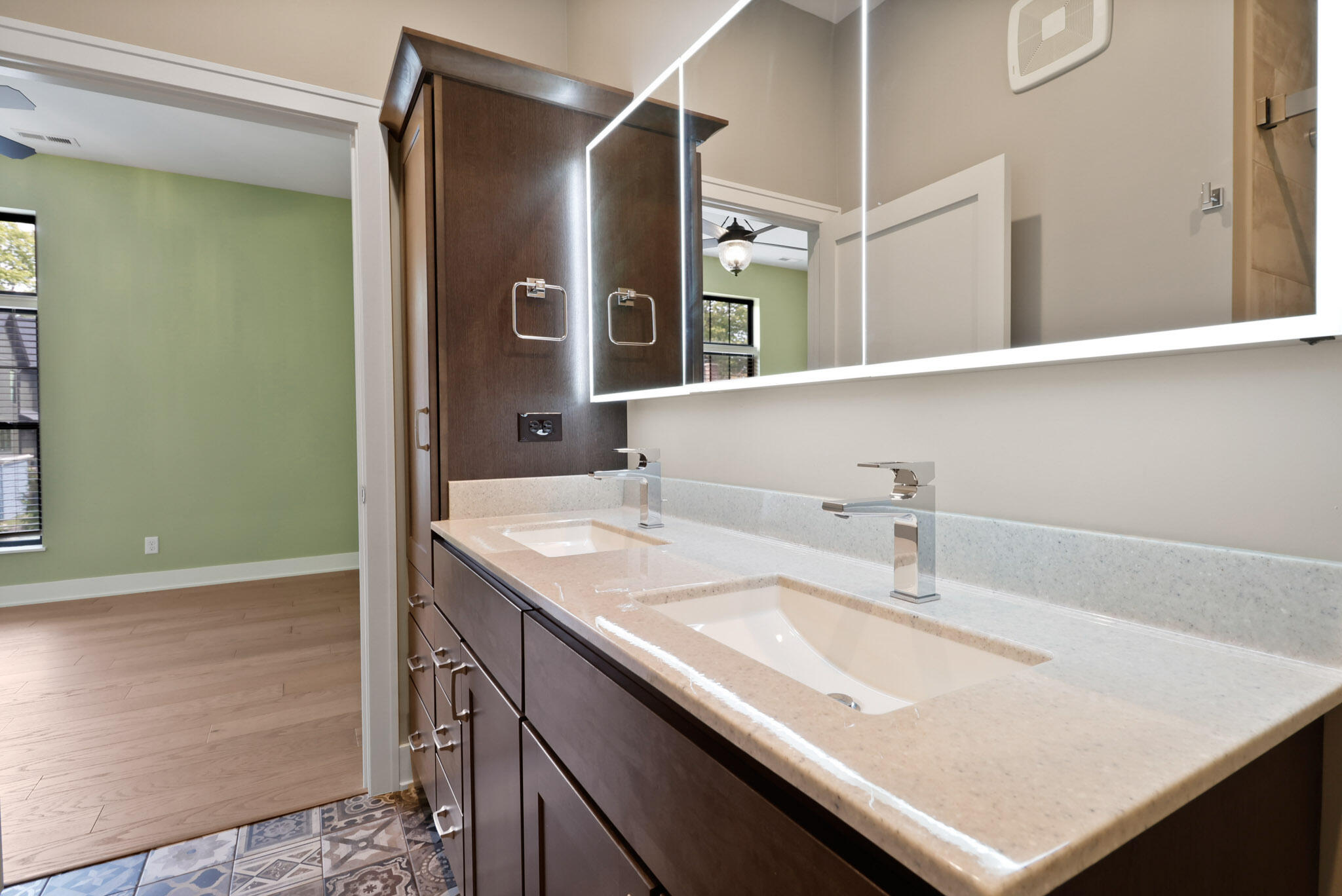 208 N Campbell Street Unit: #202