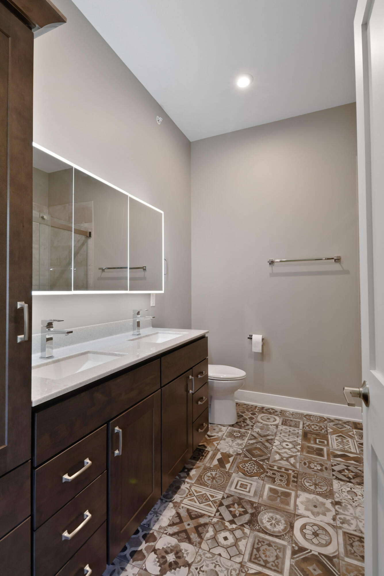 208 N Campbell Street Unit: #202