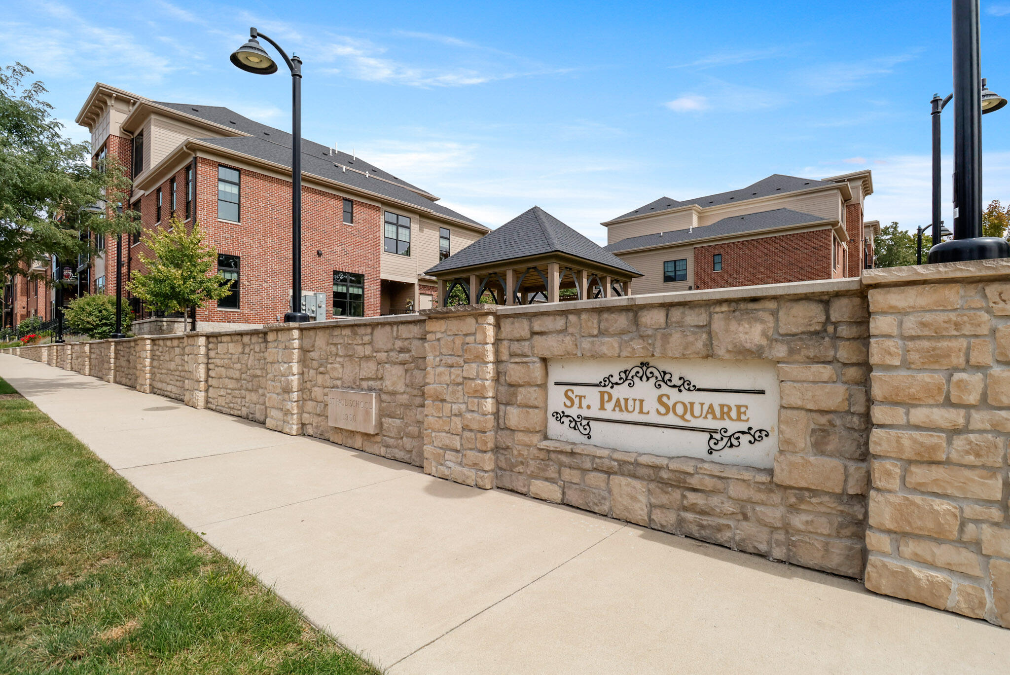 208 N Campbell Street Unit: #202