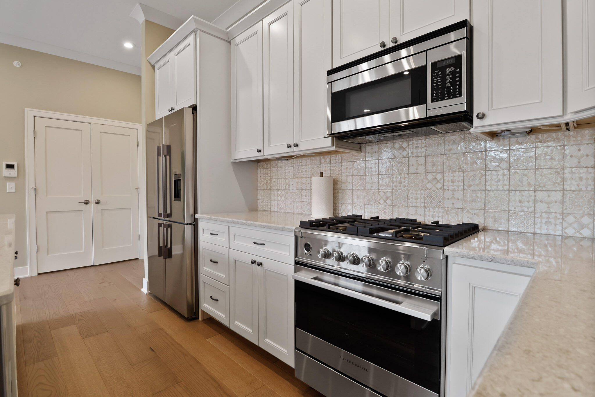 208 N Campbell Street Unit: #202