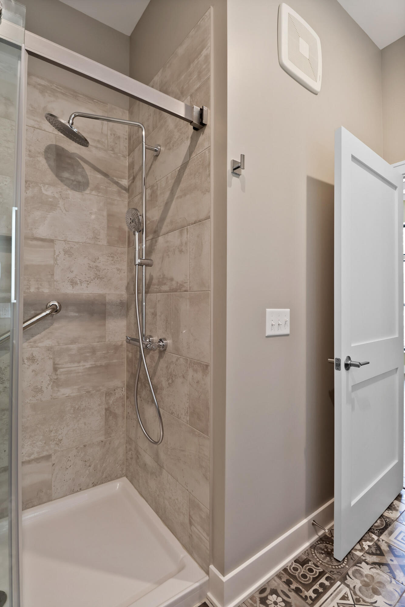 208 N Campbell Street Unit: #202