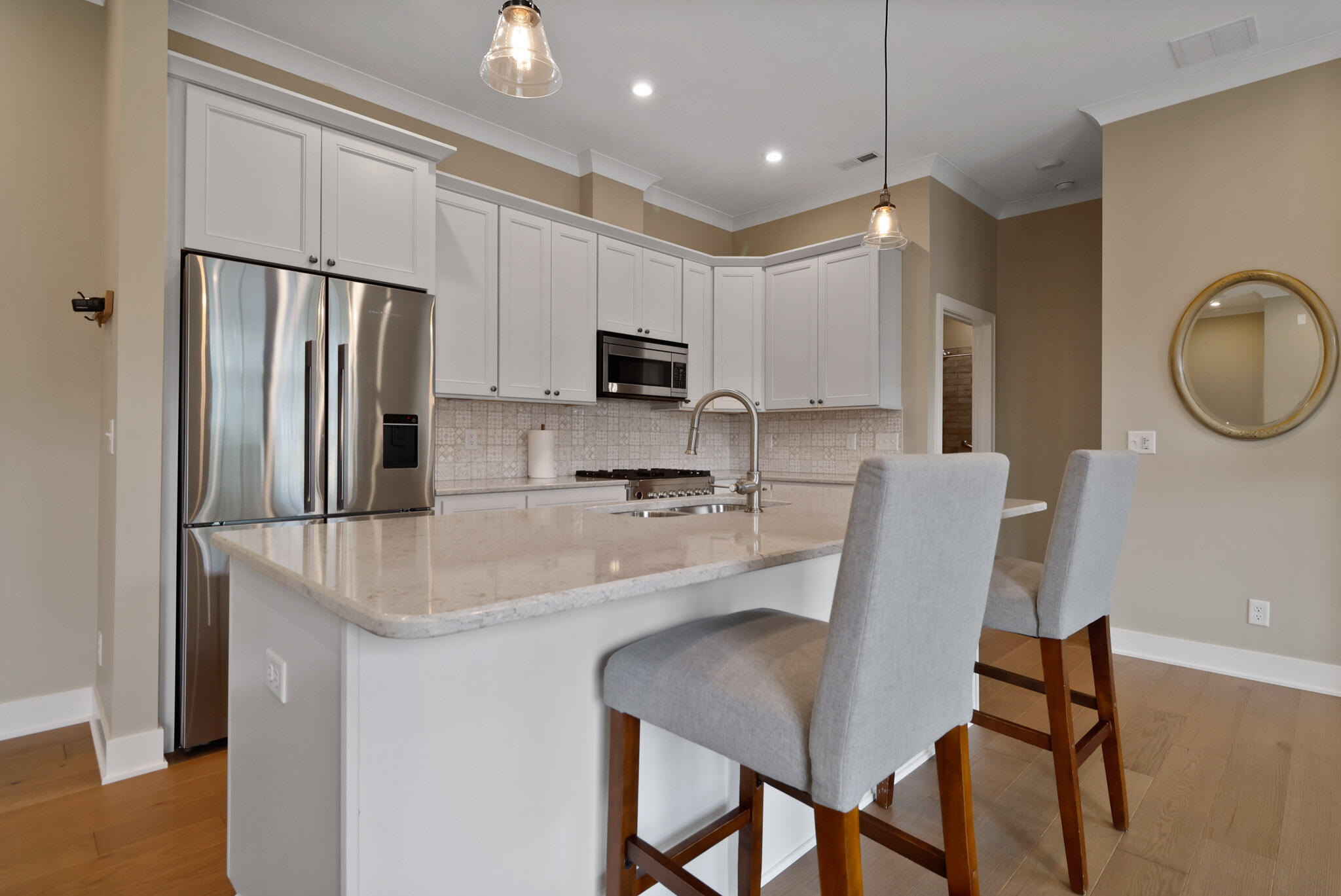 208 N Campbell Street Unit: #202