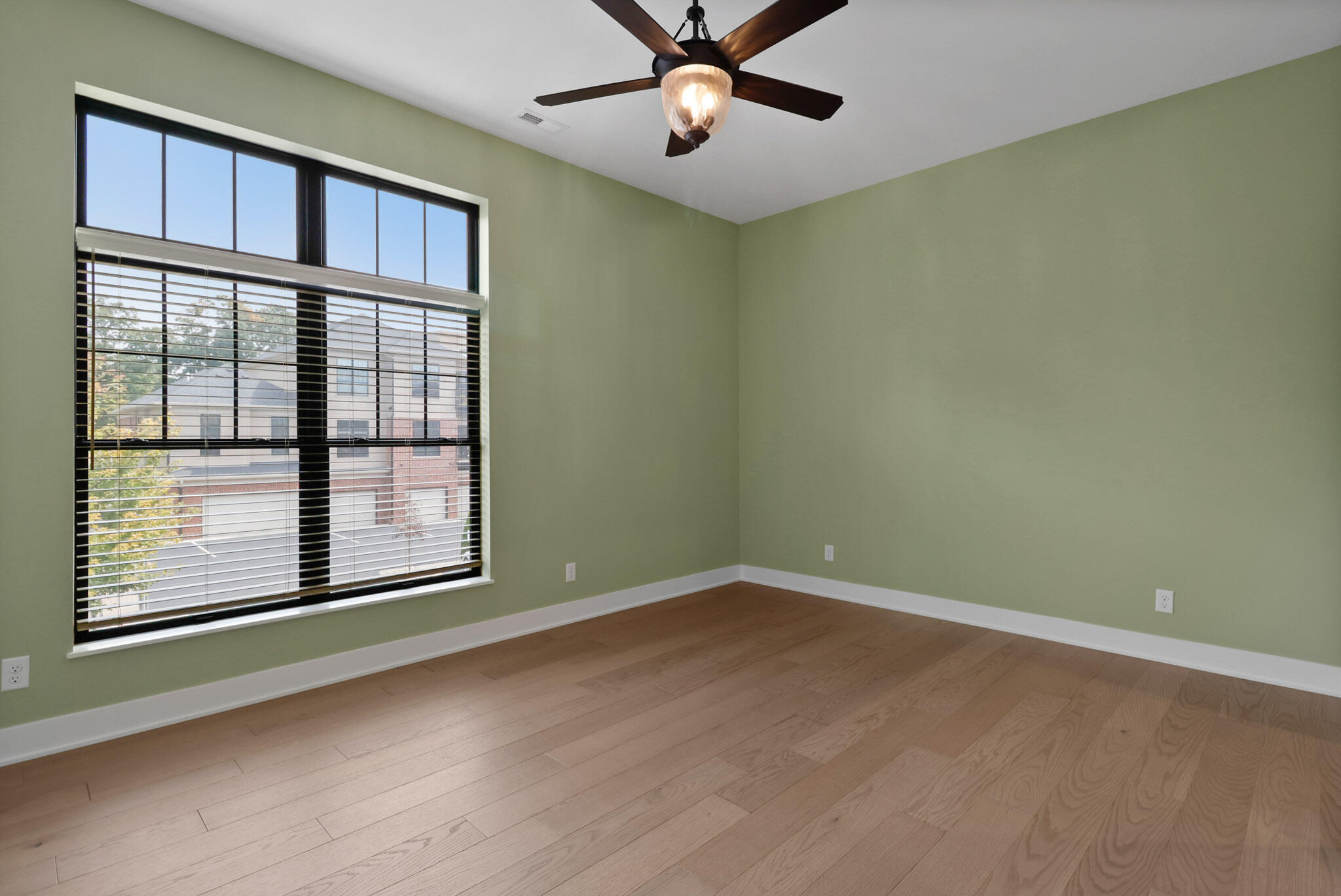 208 N Campbell Street Unit: #202