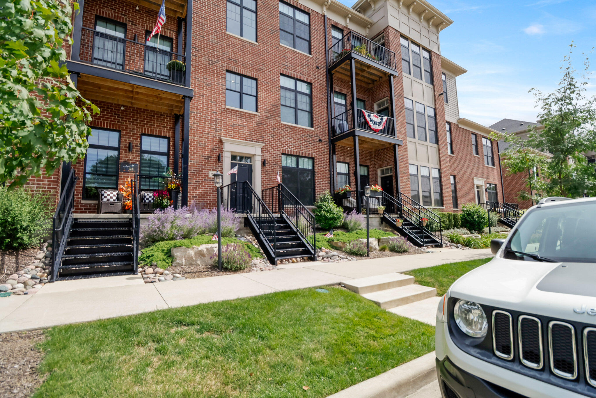 208 N Campbell Street Unit: #202