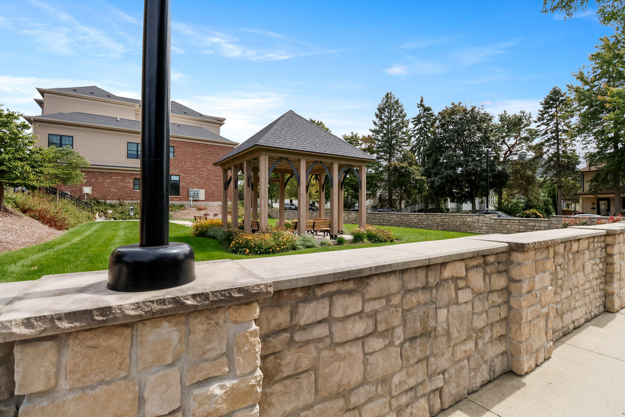 208 N Campbell Street Unit: #202