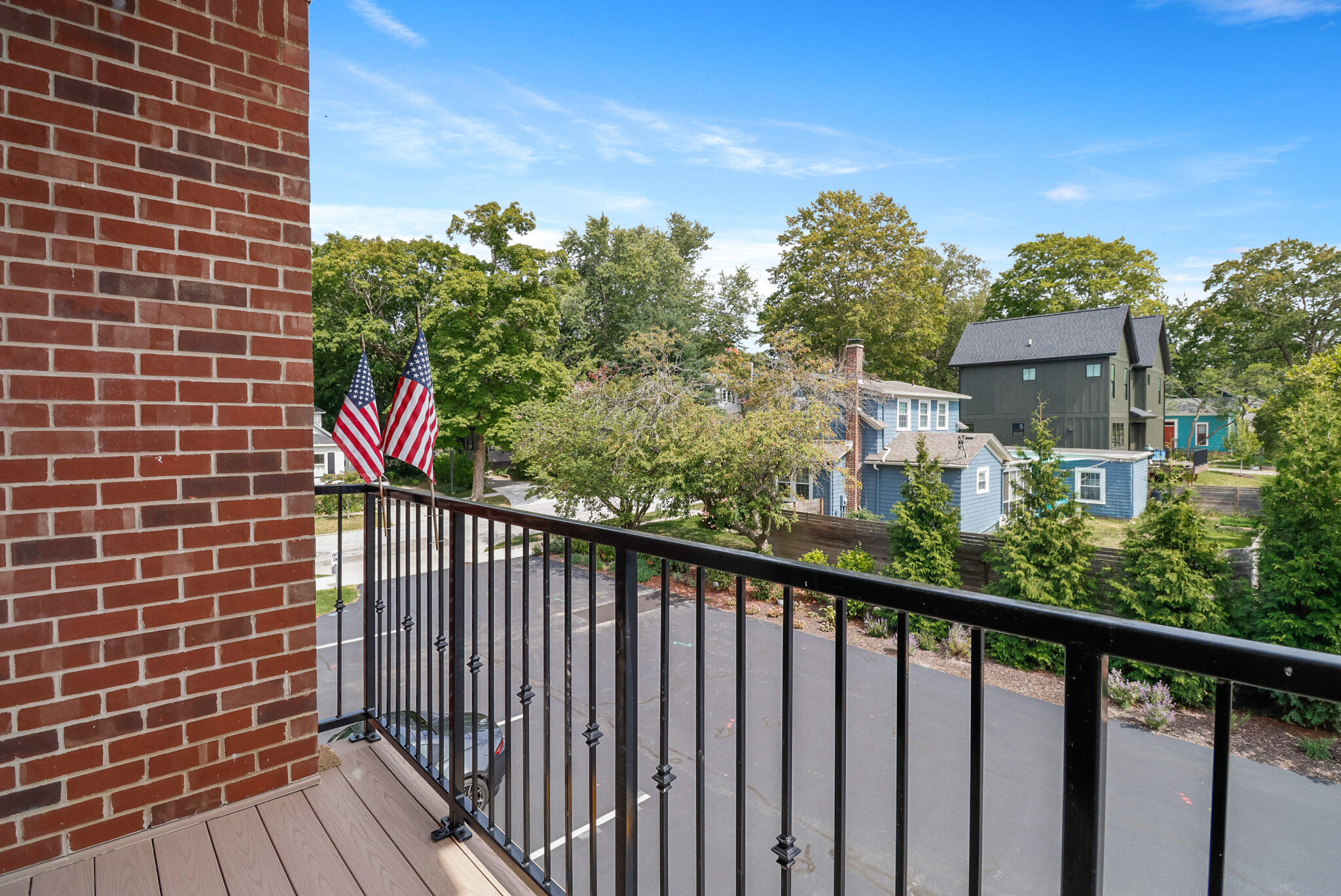 208 N Campbell Street Unit: #202
