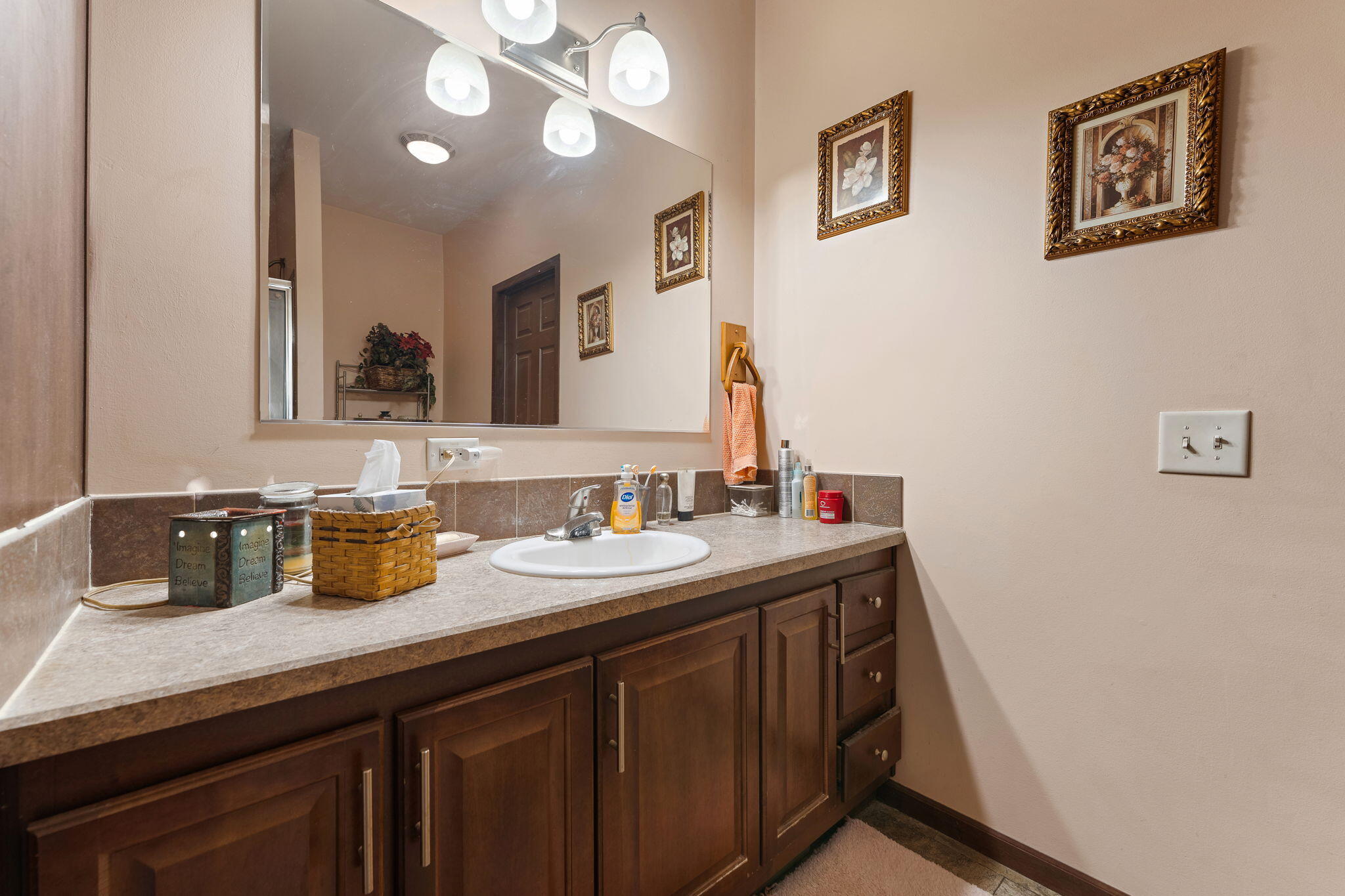 6 S Fish Lake Street