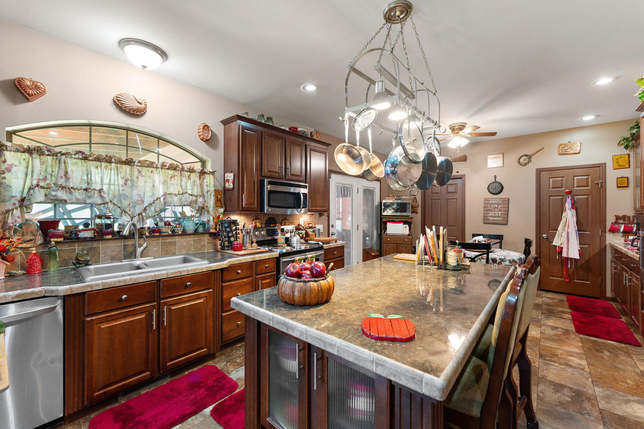 6 S Fish Lake Street