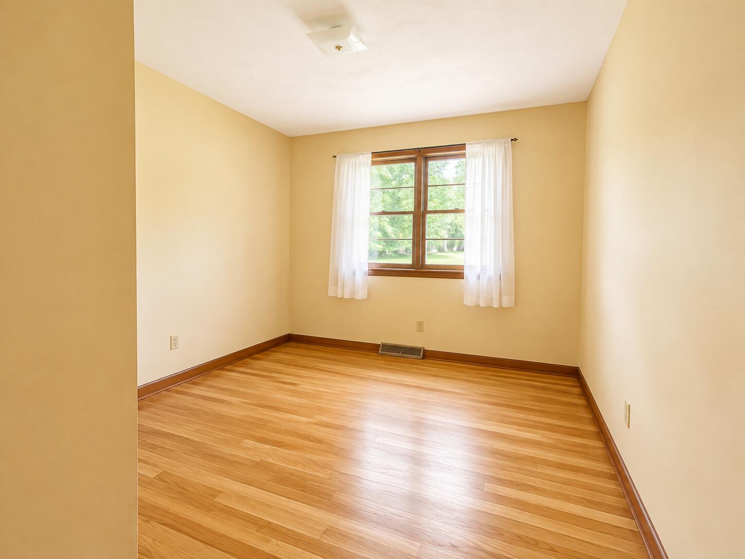 4126 E 31st Avenue Unit: Rr1