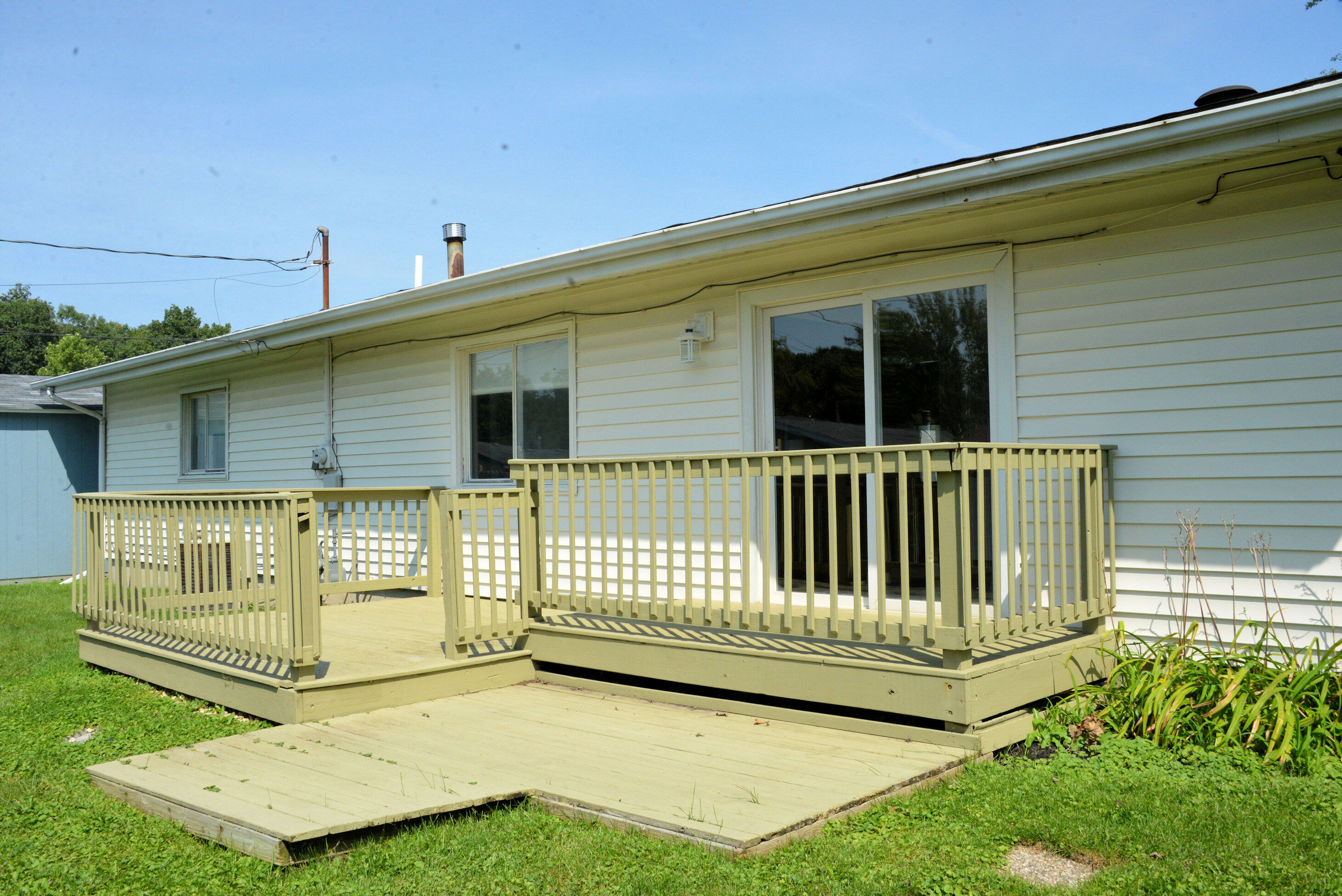 385 Riviera Court