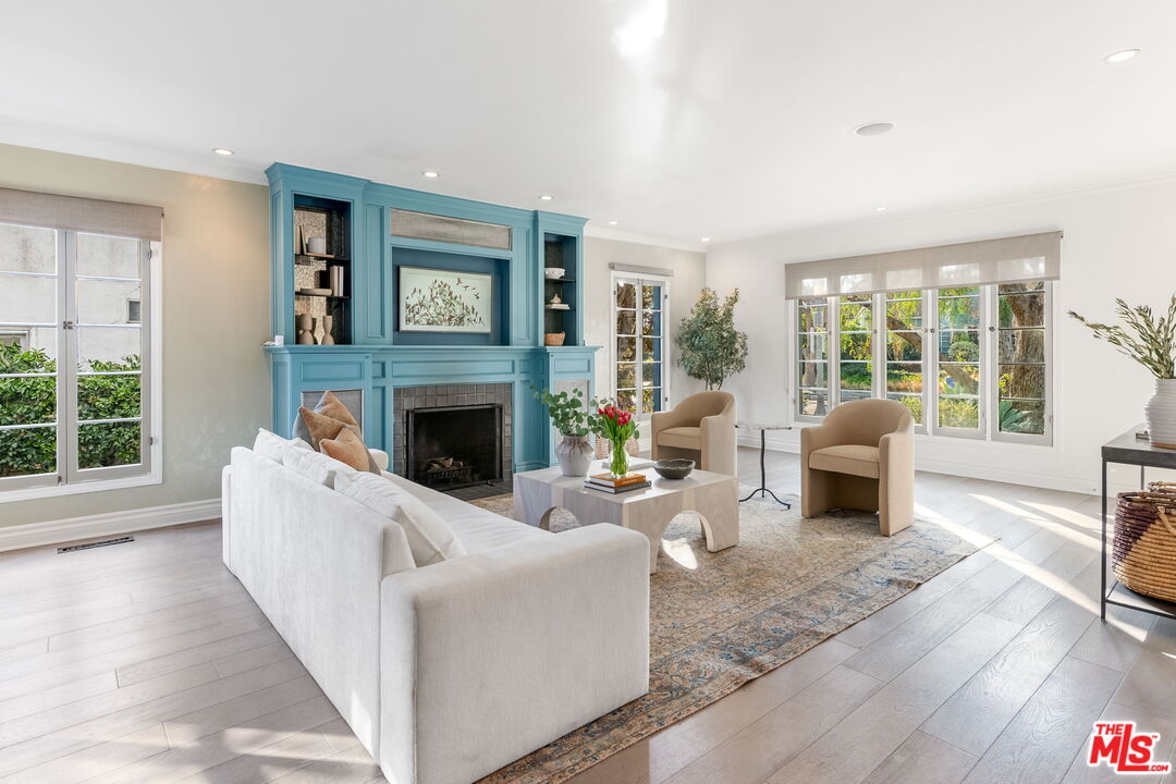 520 N Cahuenga Blvd