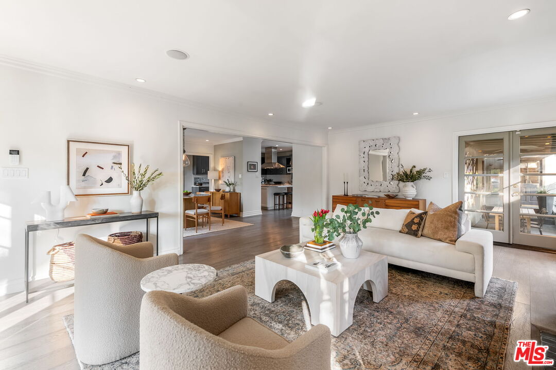 520 N Cahuenga Blvd