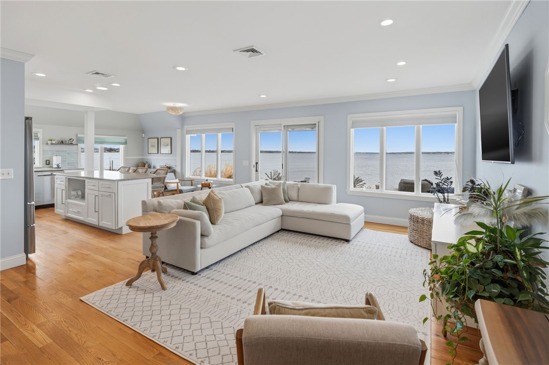 360 Shawomet Avenue