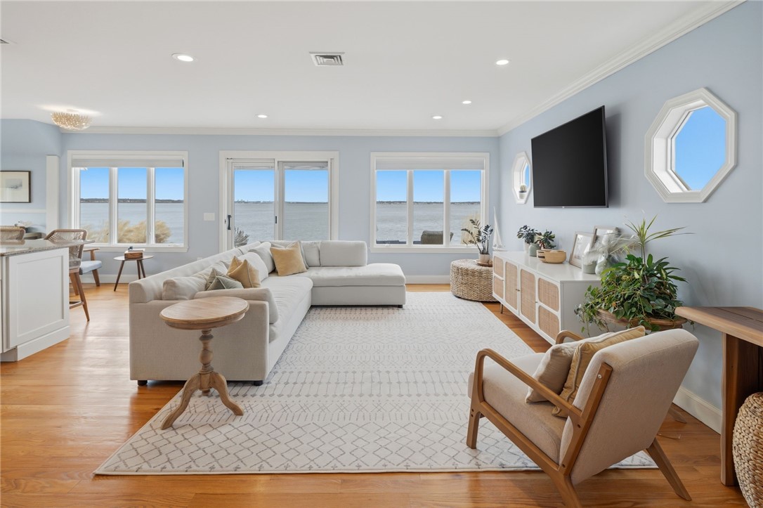 360 Shawomet Avenue