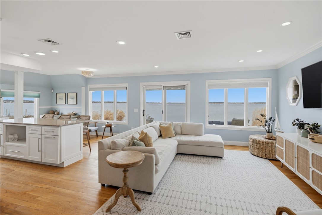 360 Shawomet Avenue