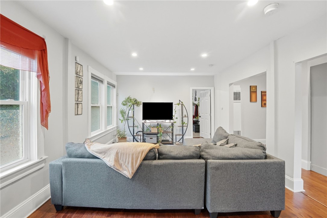 736 Social Street 1R