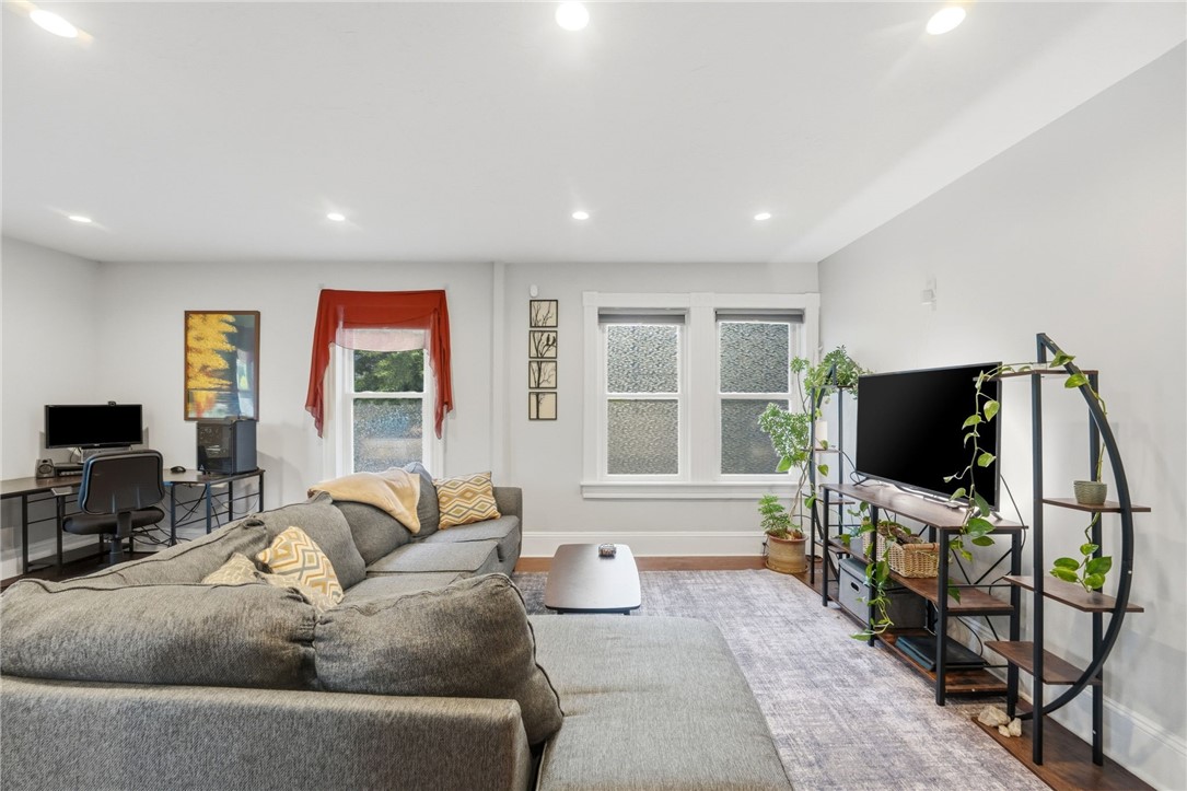 736 Social Street 1R
