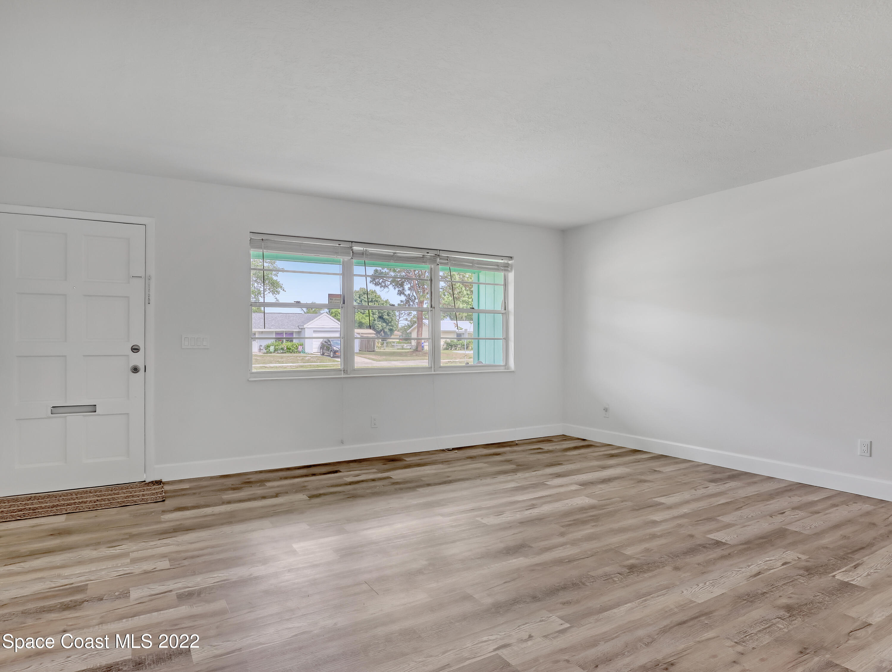 976 Schumann Drive