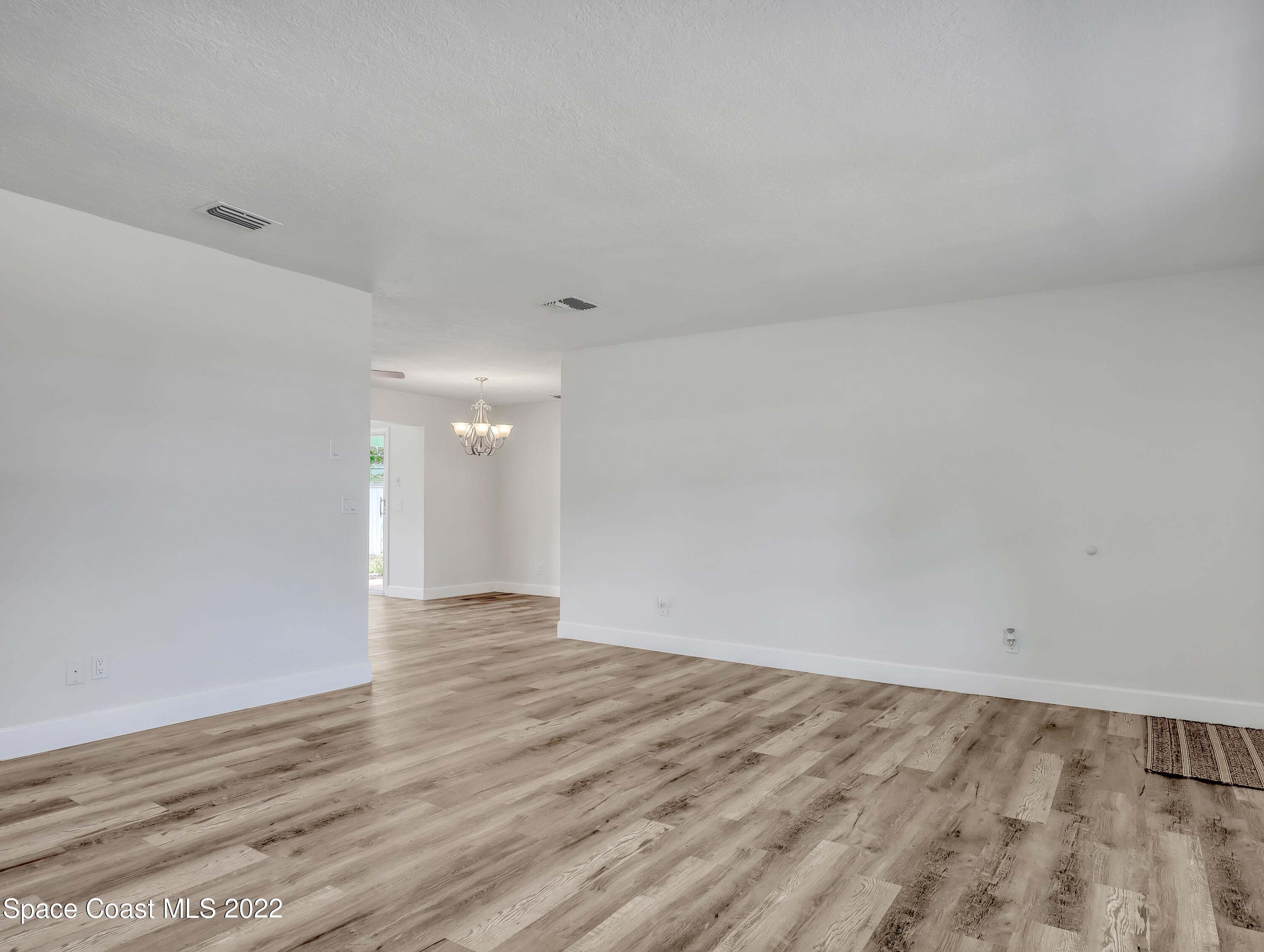 976 Schumann Drive