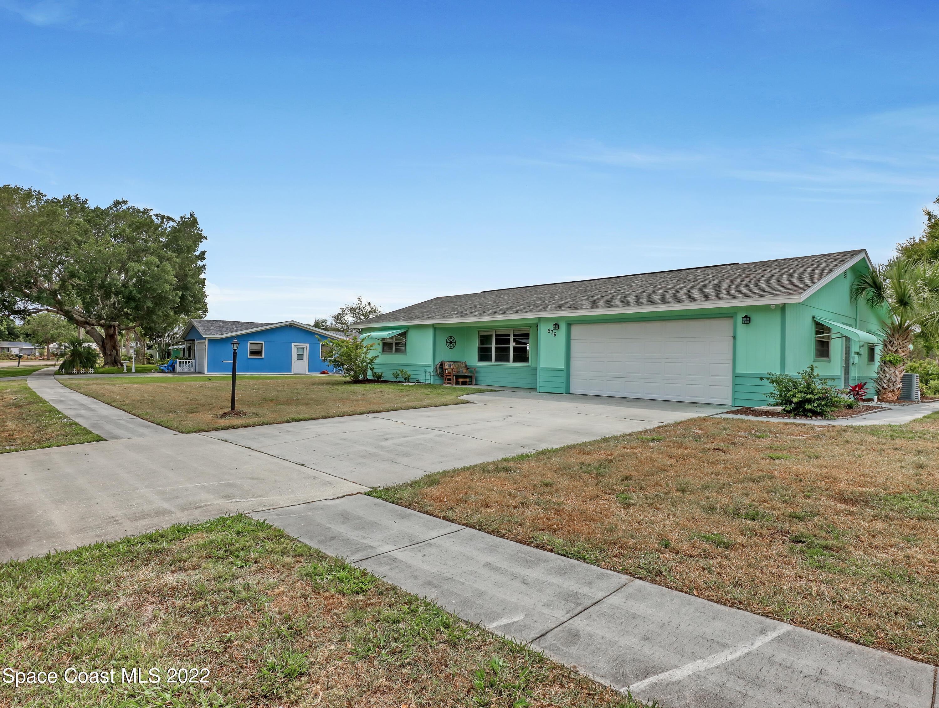 976 Schumann Drive