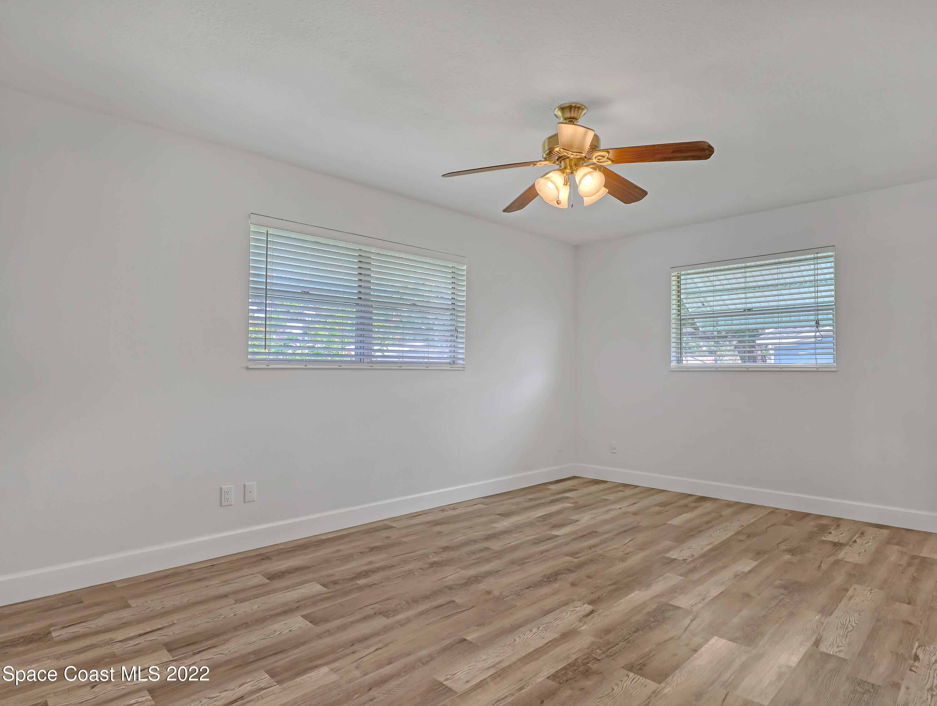 976 Schumann Drive