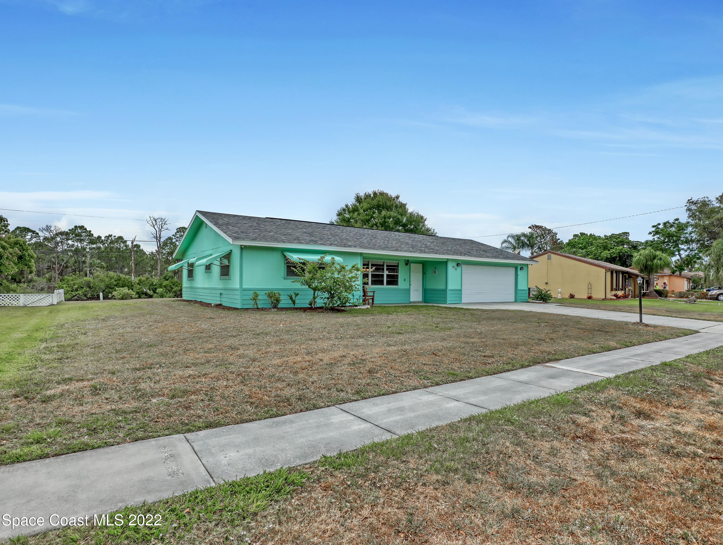 976 Schumann Drive