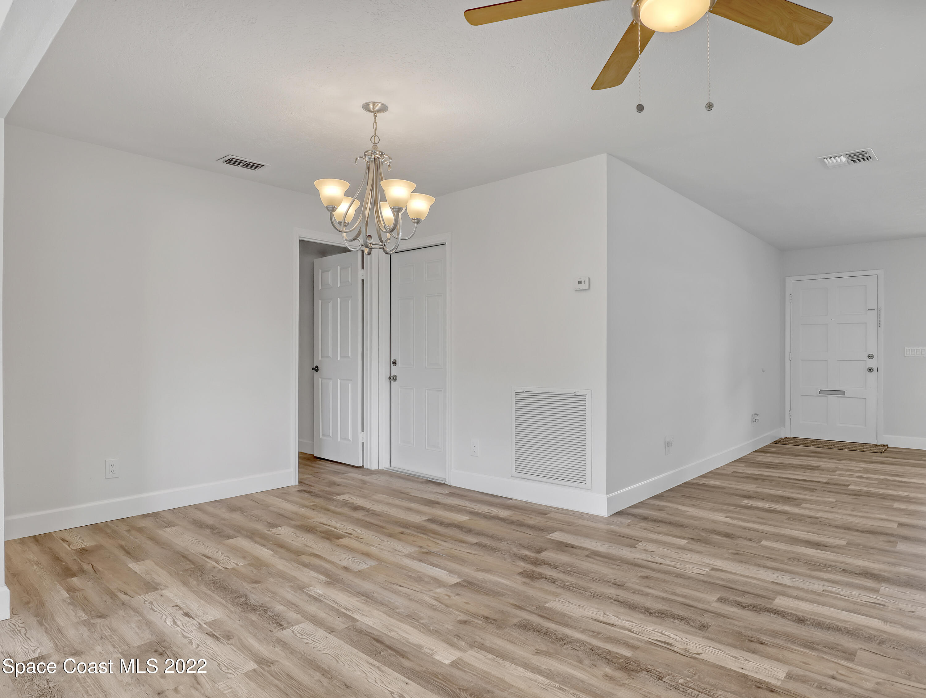 976 Schumann Drive