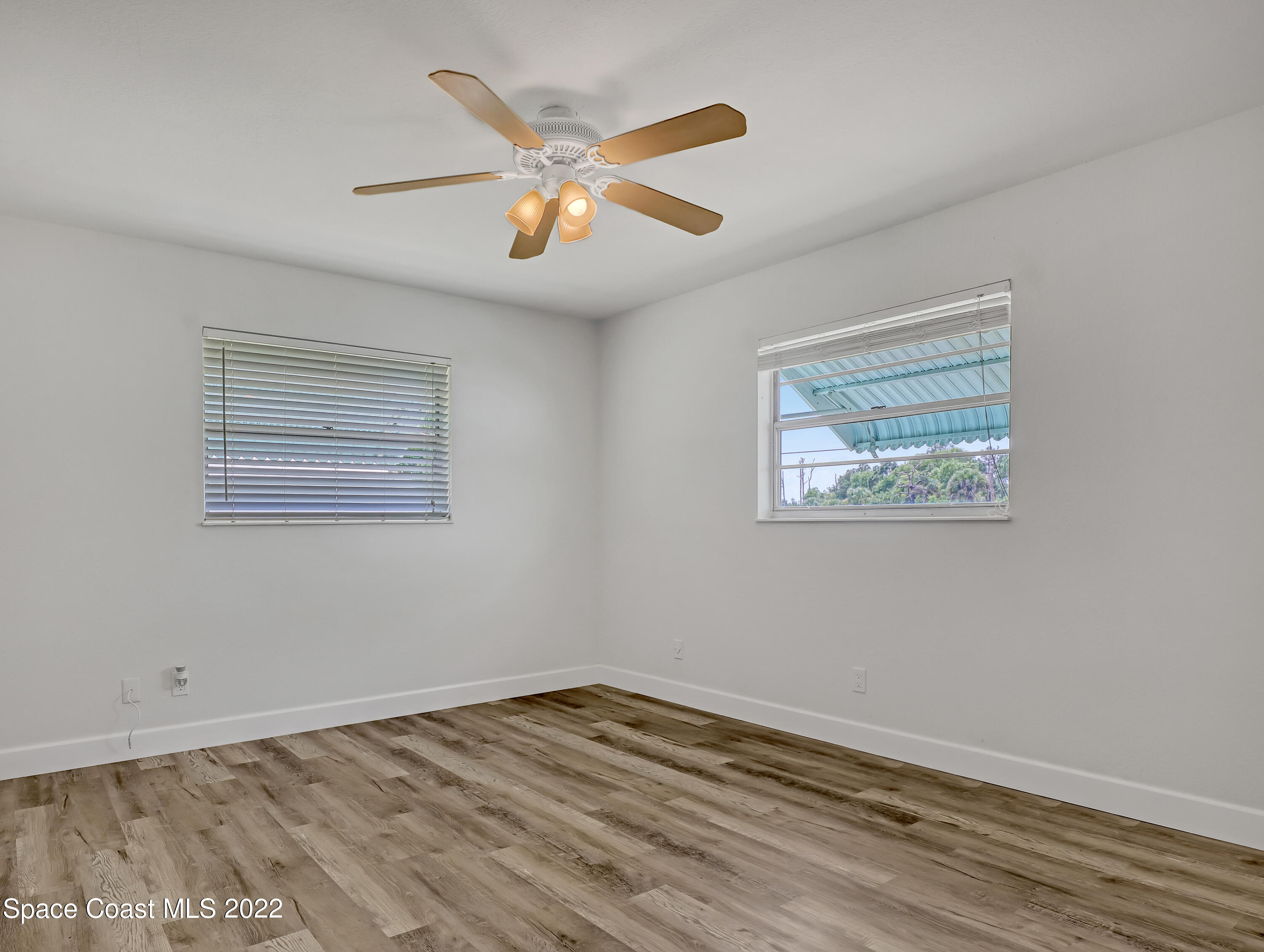 976 Schumann Drive