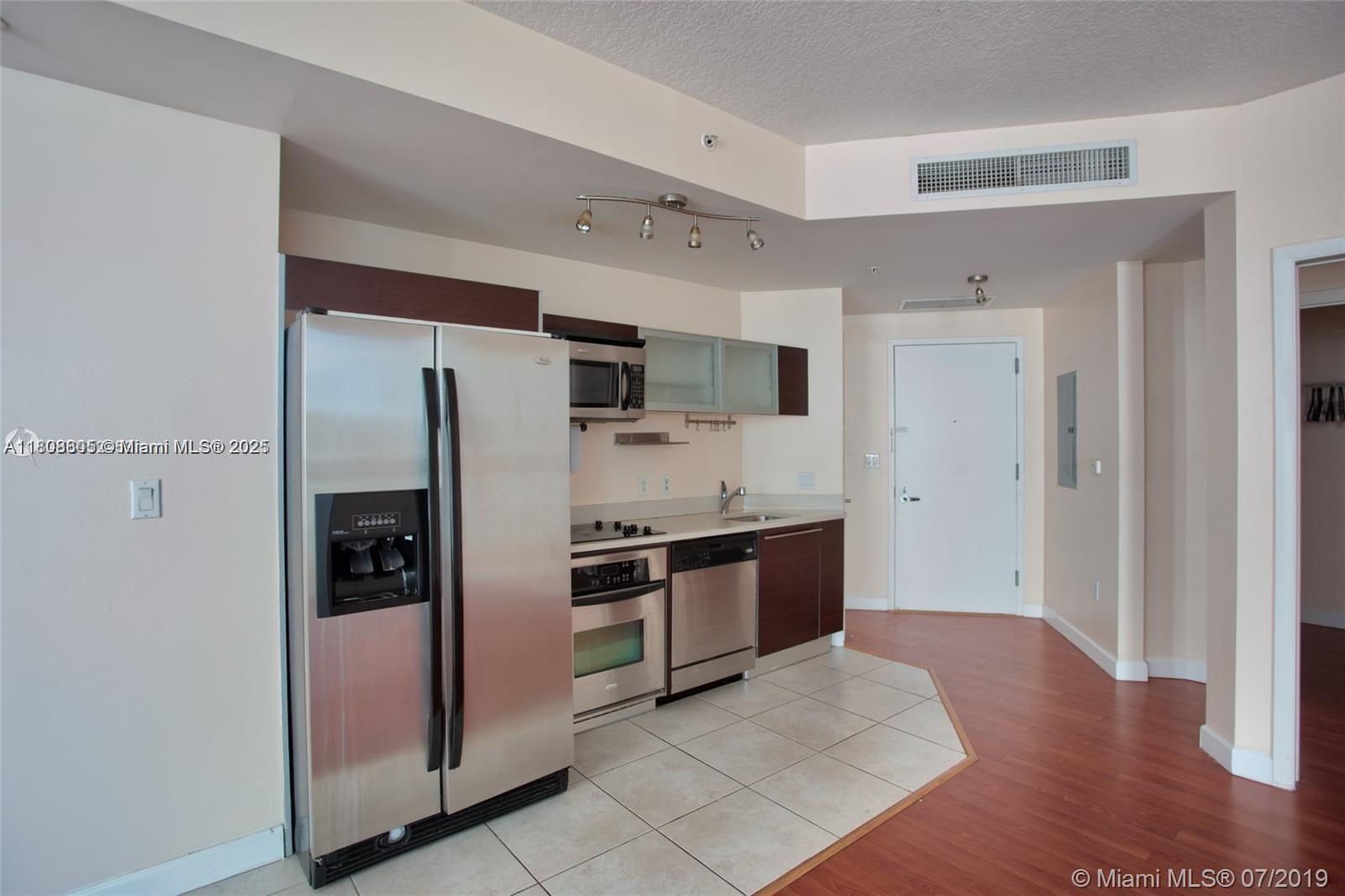 1900 N Bayshore Dr # 2005