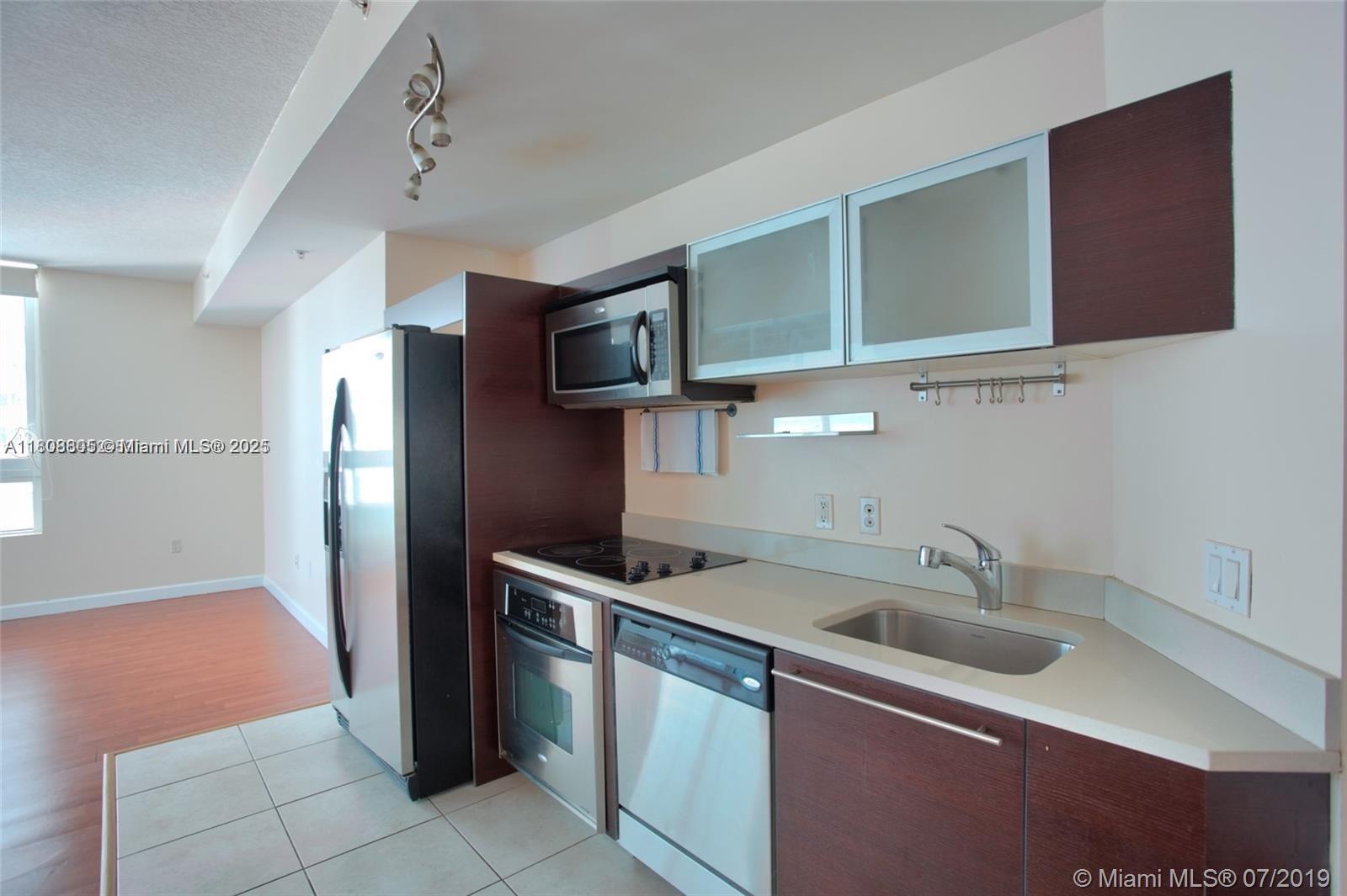 1900 N Bayshore Dr # 2005