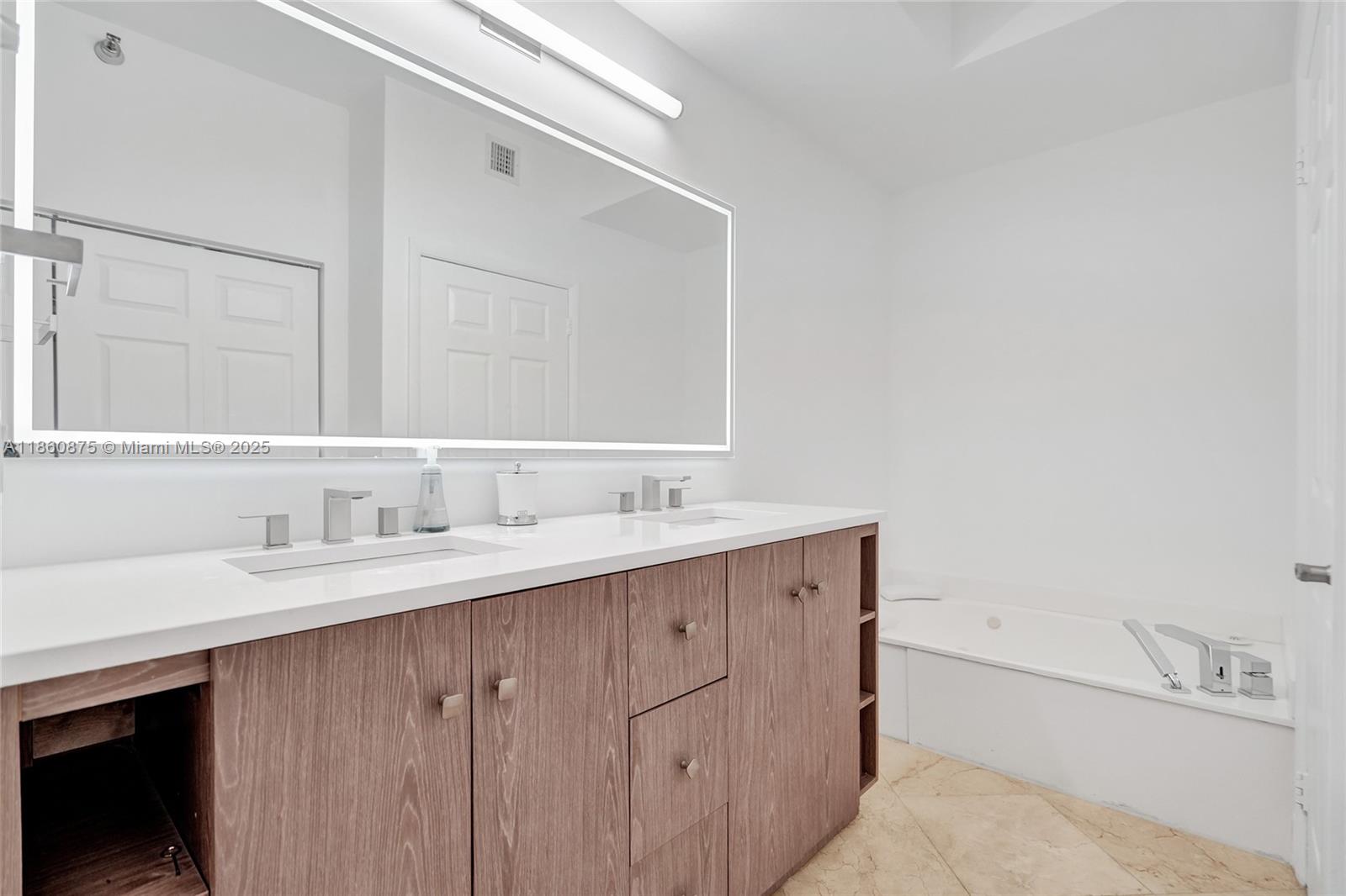 3400 NE 192nd St Unit: PH11