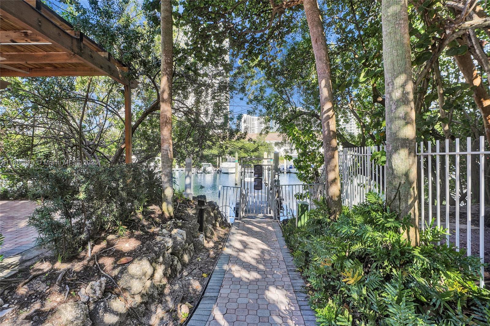3400 NE 192nd St Unit: PH11
